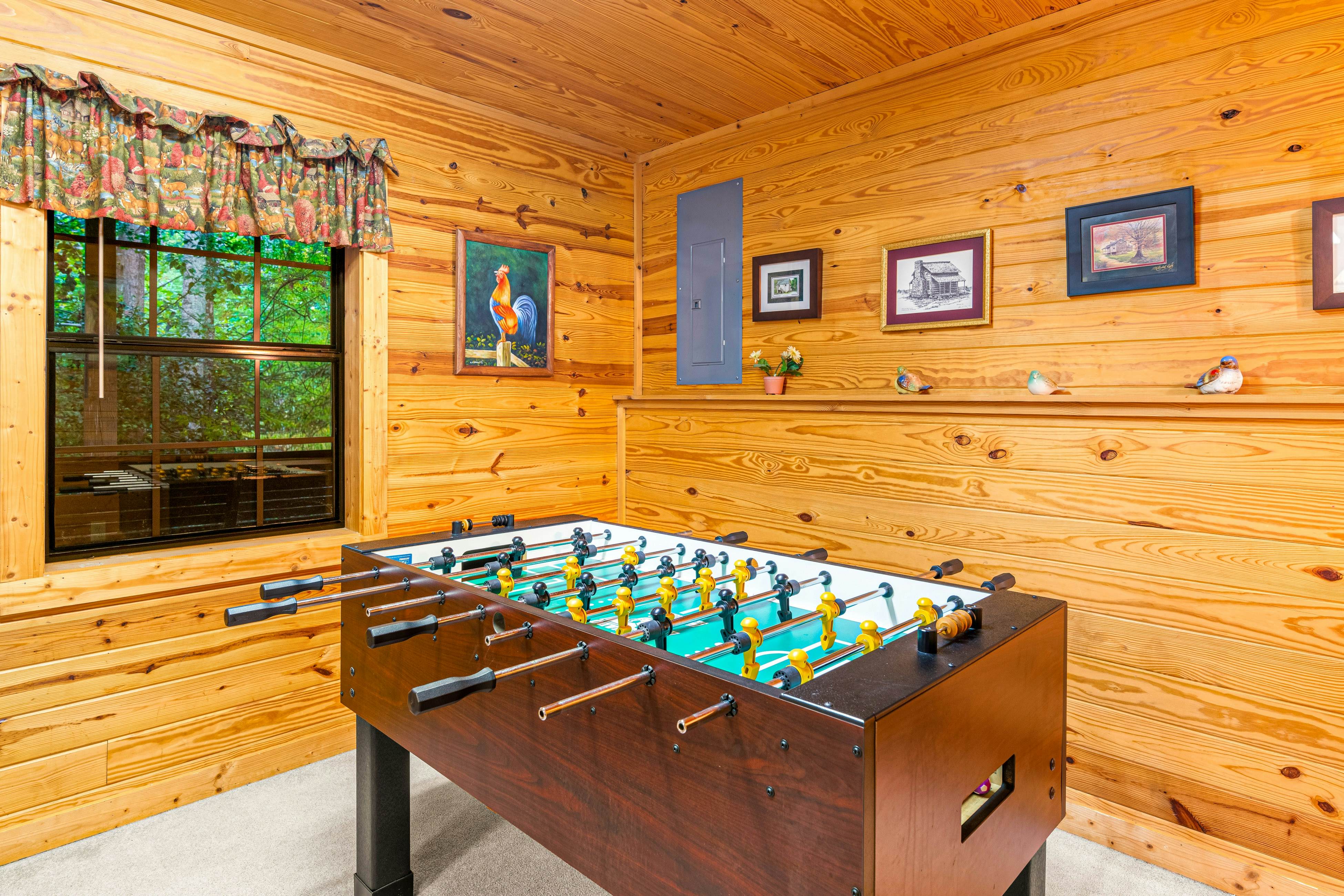 Smoky Mtn cabin w/ hot tub, firepit, game room, deck, & free attraction tickets