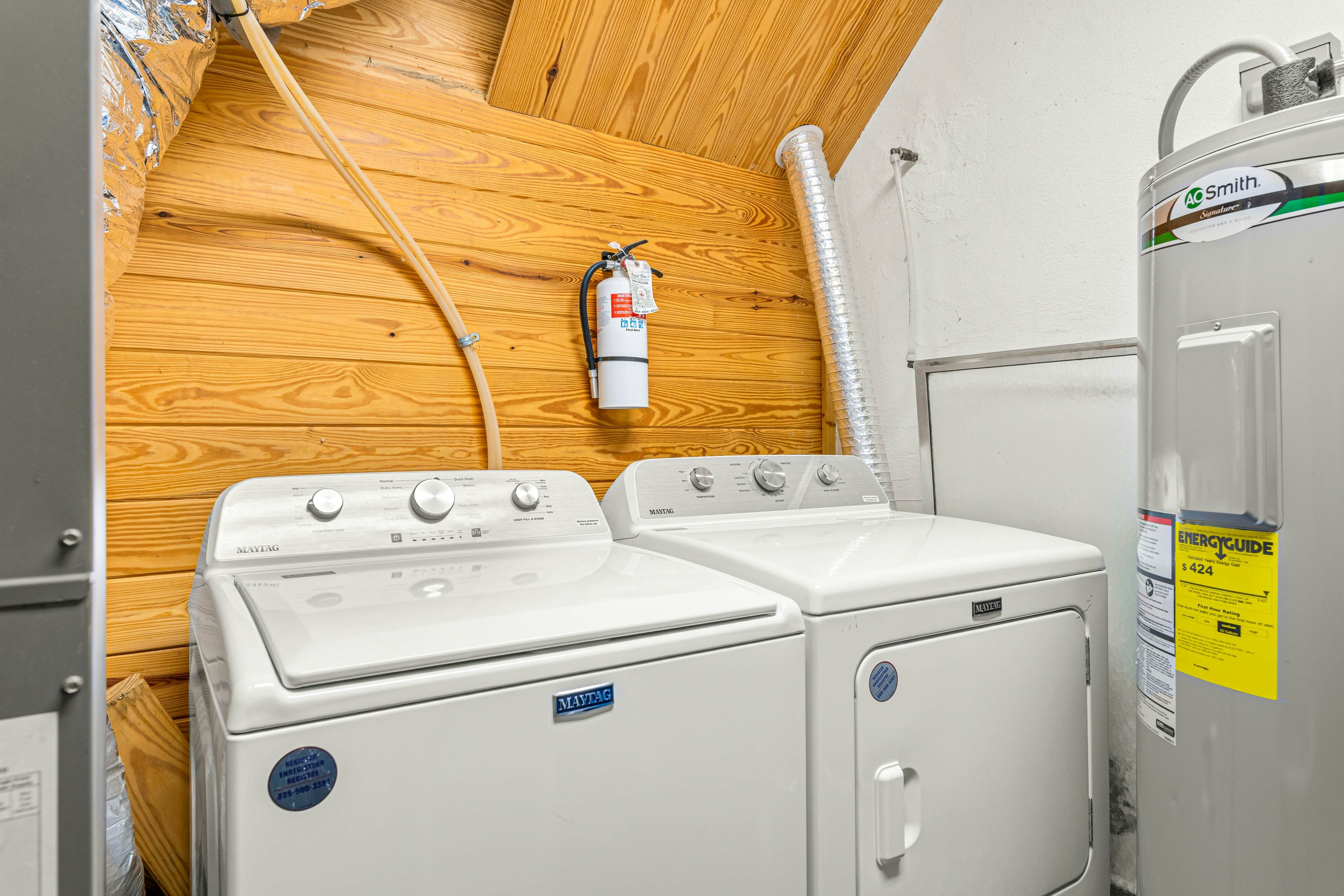 Smoky Mtn cabin w/ hot tub, firepit, game room, deck, & free attraction tickets