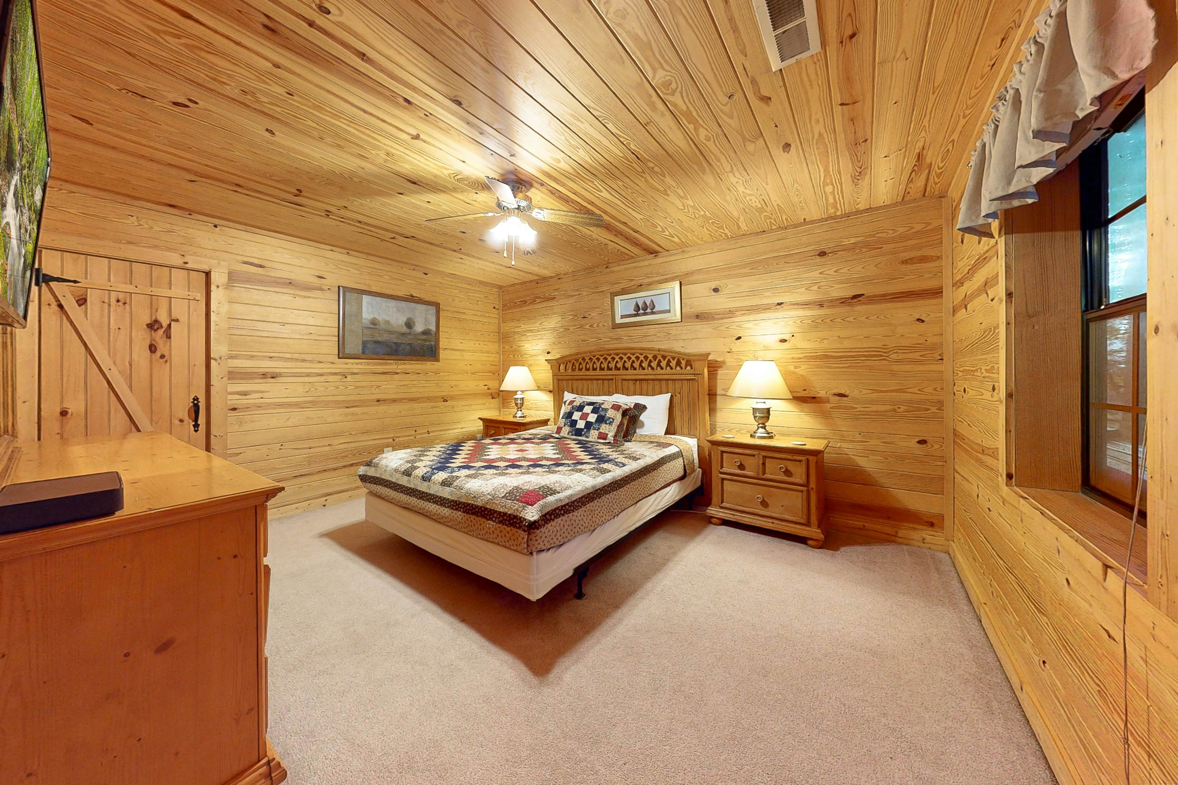 Smoky Mtn cabin w/ hot tub, firepit, game room, deck, & free attraction tickets