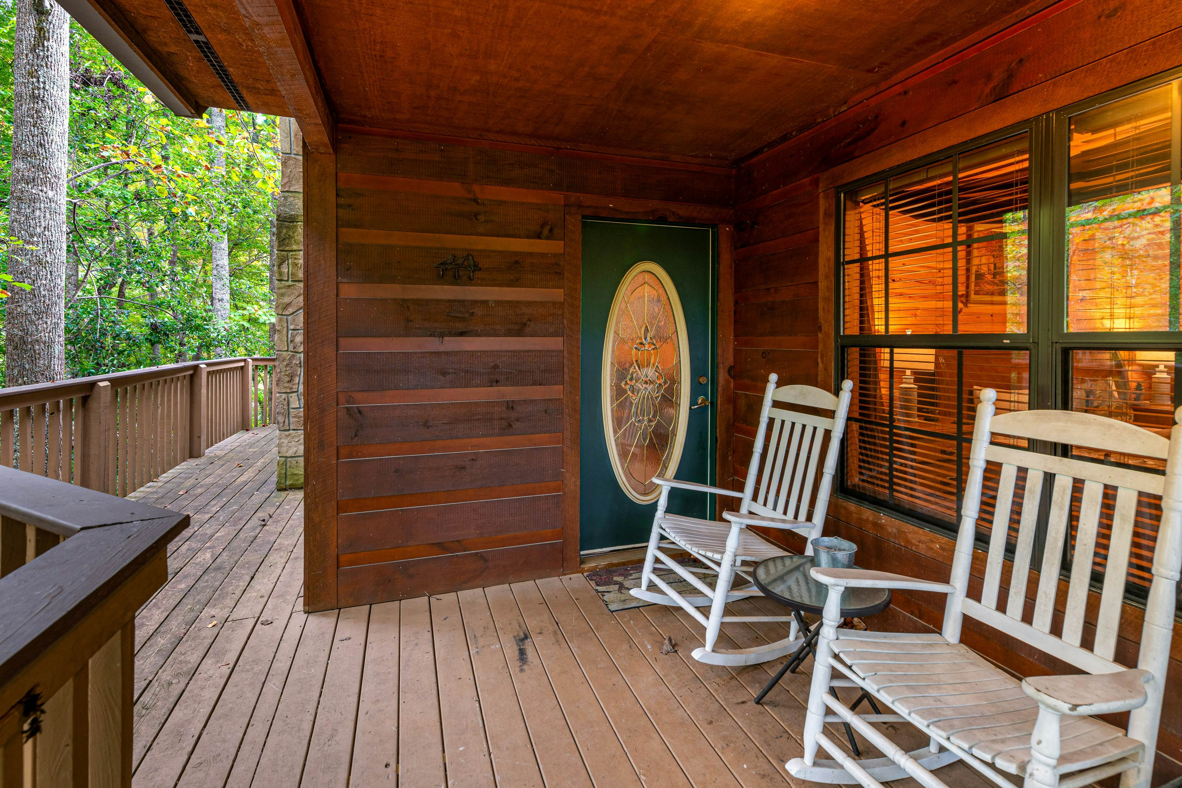 Smoky Mtn cabin w/ hot tub, firepit, game room, deck, & free attraction tickets