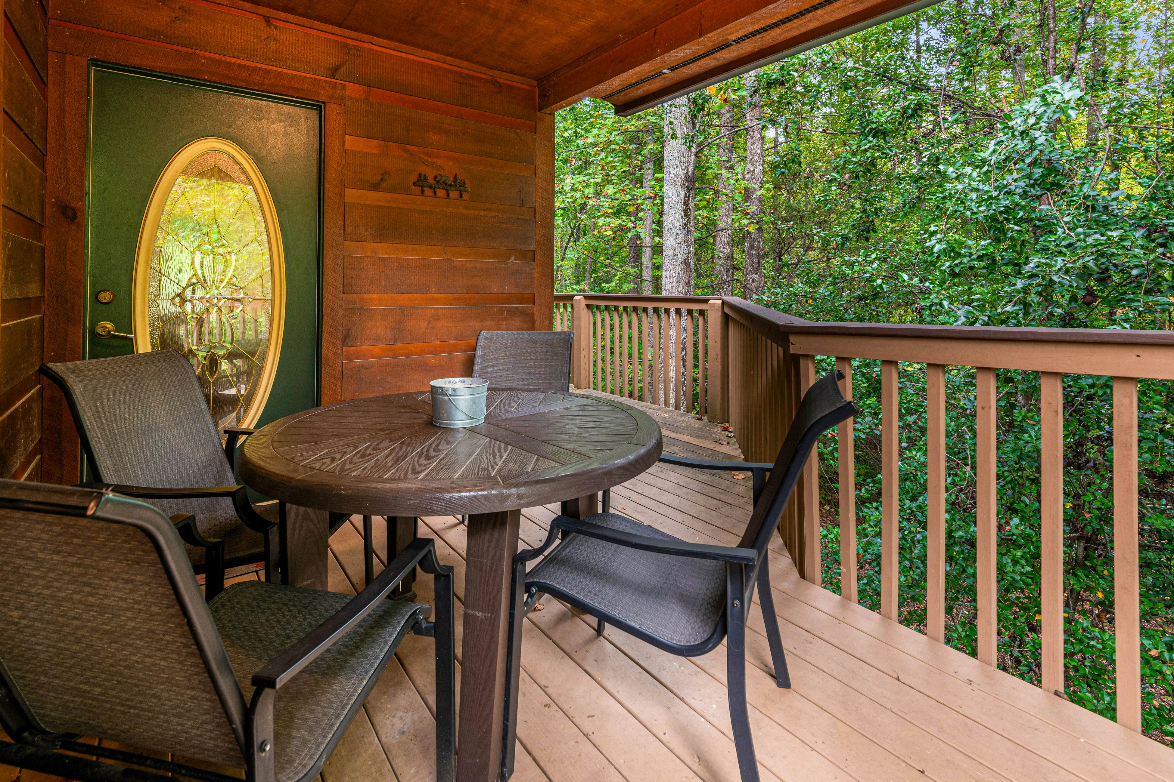 Smoky Mtn cabin w/ hot tub, firepit, game room, deck, & free attraction tickets