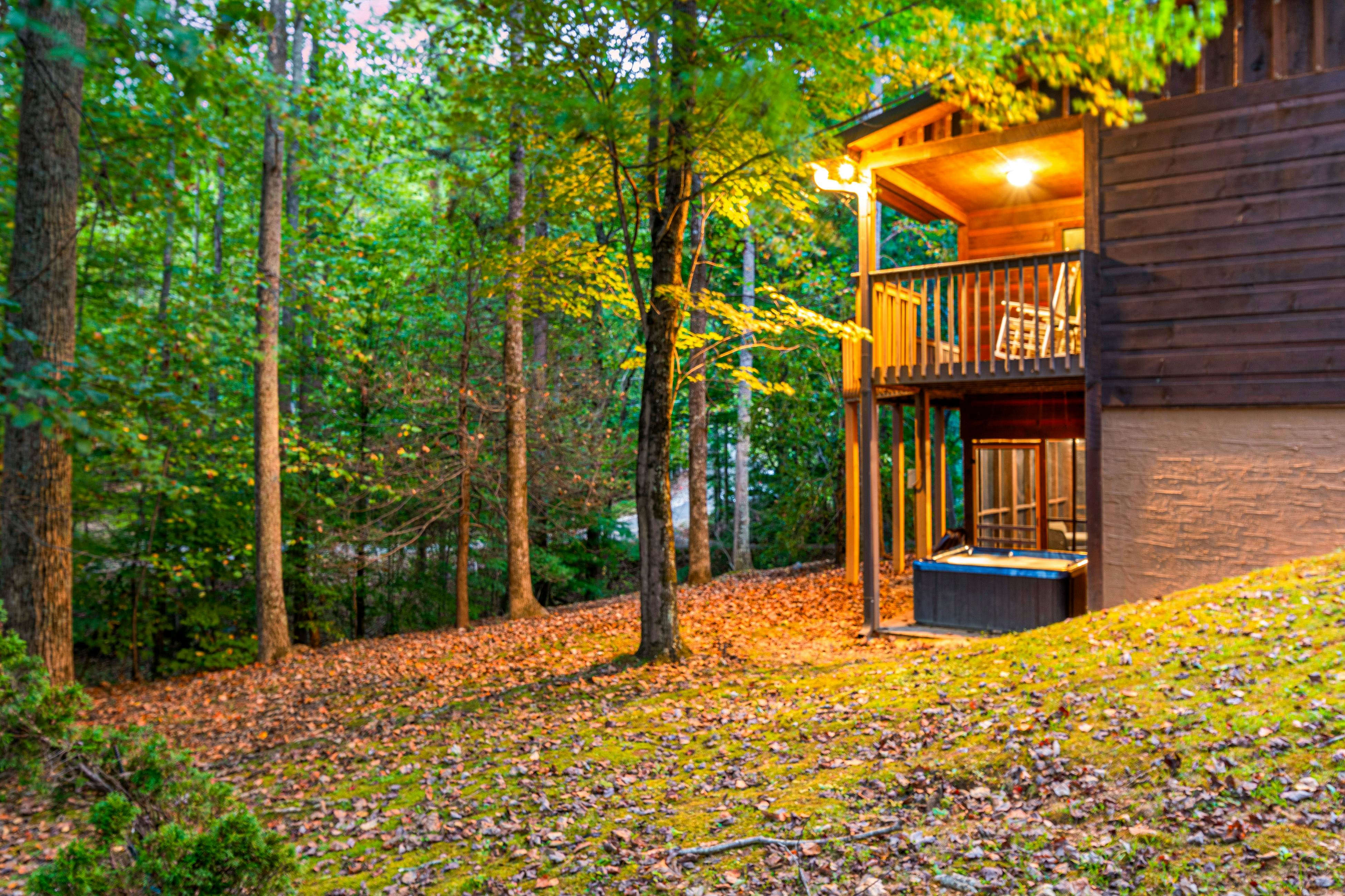 Smoky Mtn cabin w/ hot tub, firepit, game room, deck, & free attraction tickets
