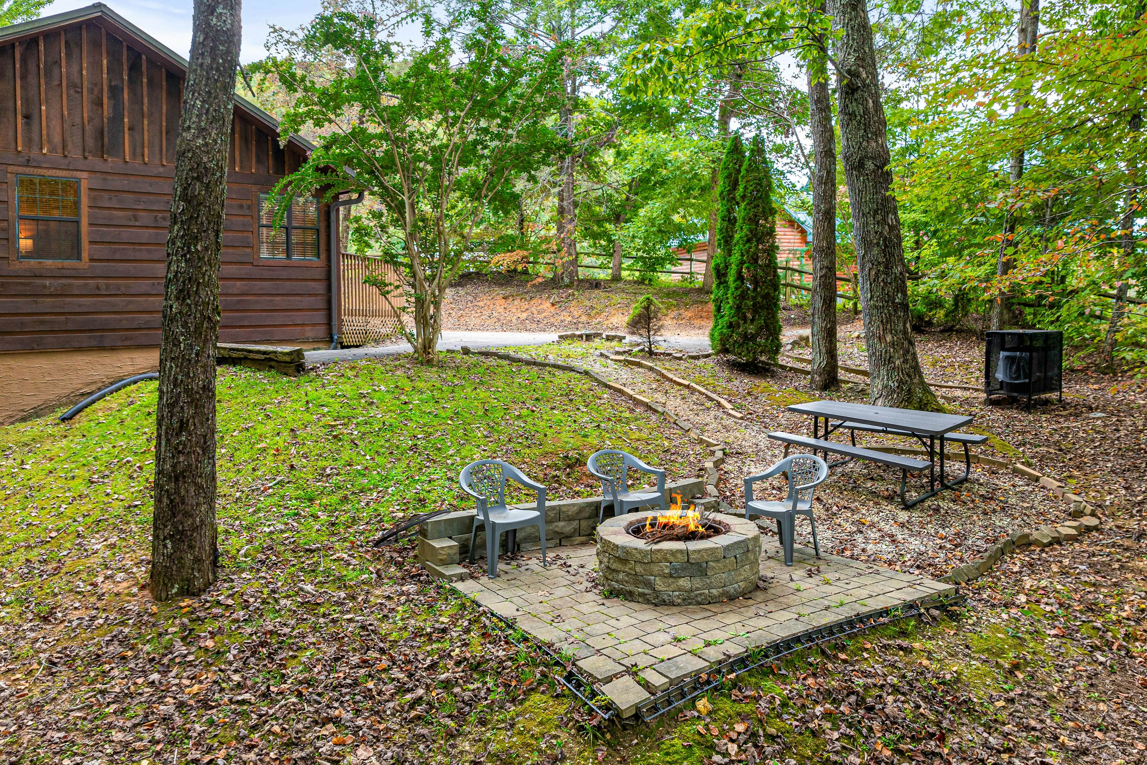 Smoky Mtn cabin w/ hot tub, firepit, game room, deck, & free attraction tickets