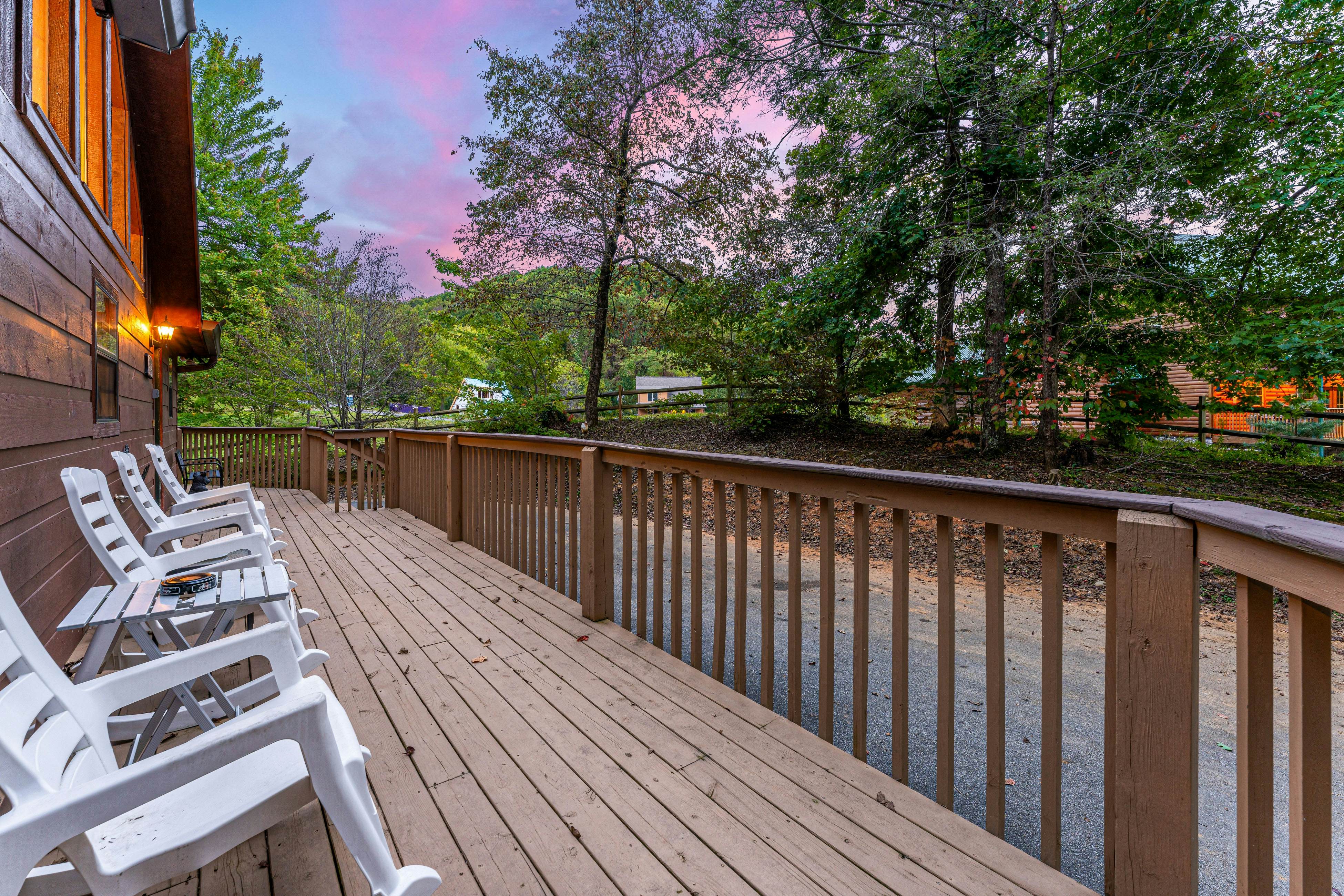 Smoky Mtn cabin w/ hot tub, firepit, game room, deck, & free attraction tickets