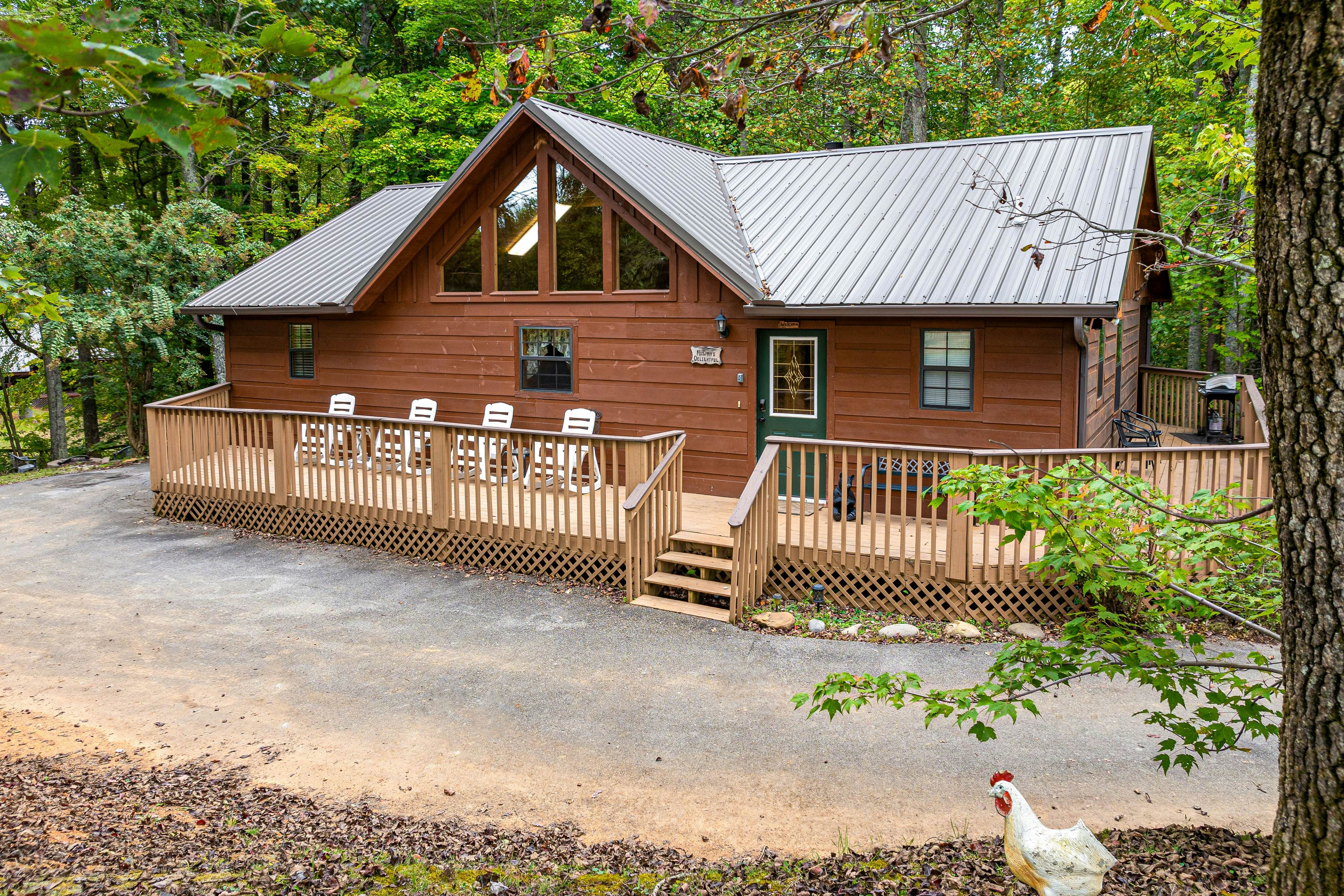 Smoky Mtn cabin w/ hot tub, firepit, game room, deck, & free attraction tickets