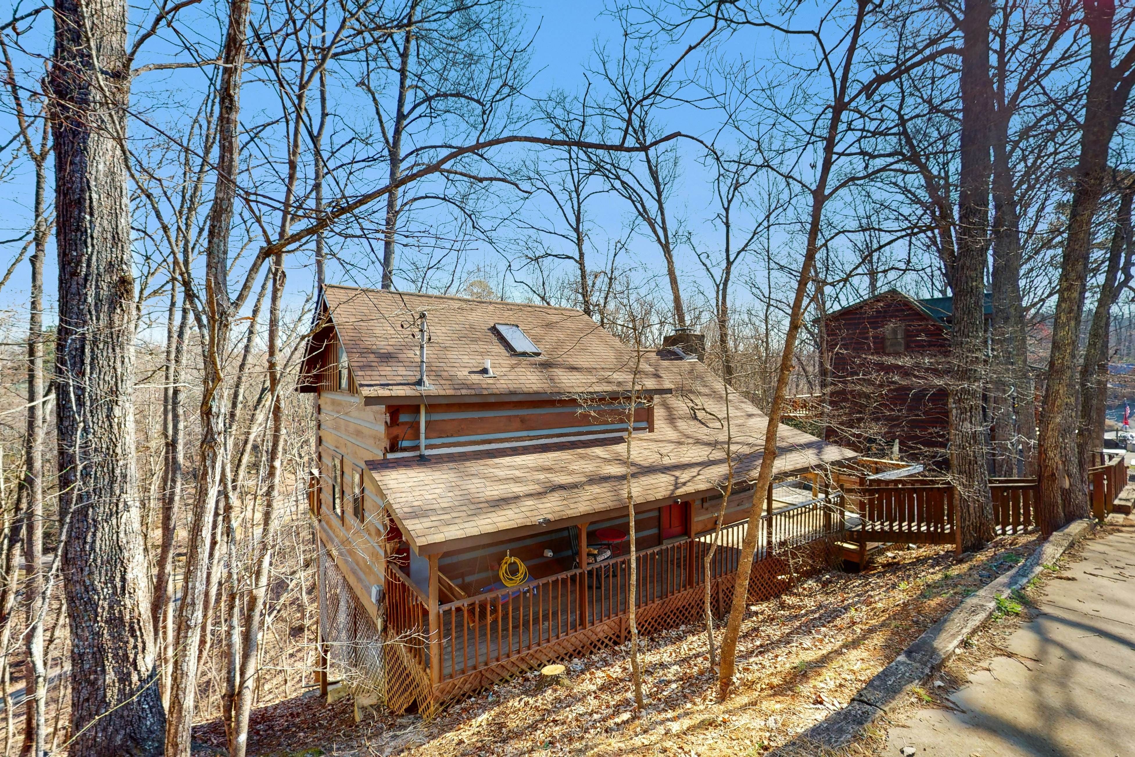Quintessential mtn cabin w/ hot tub, & serene setting - free attraction tickets
