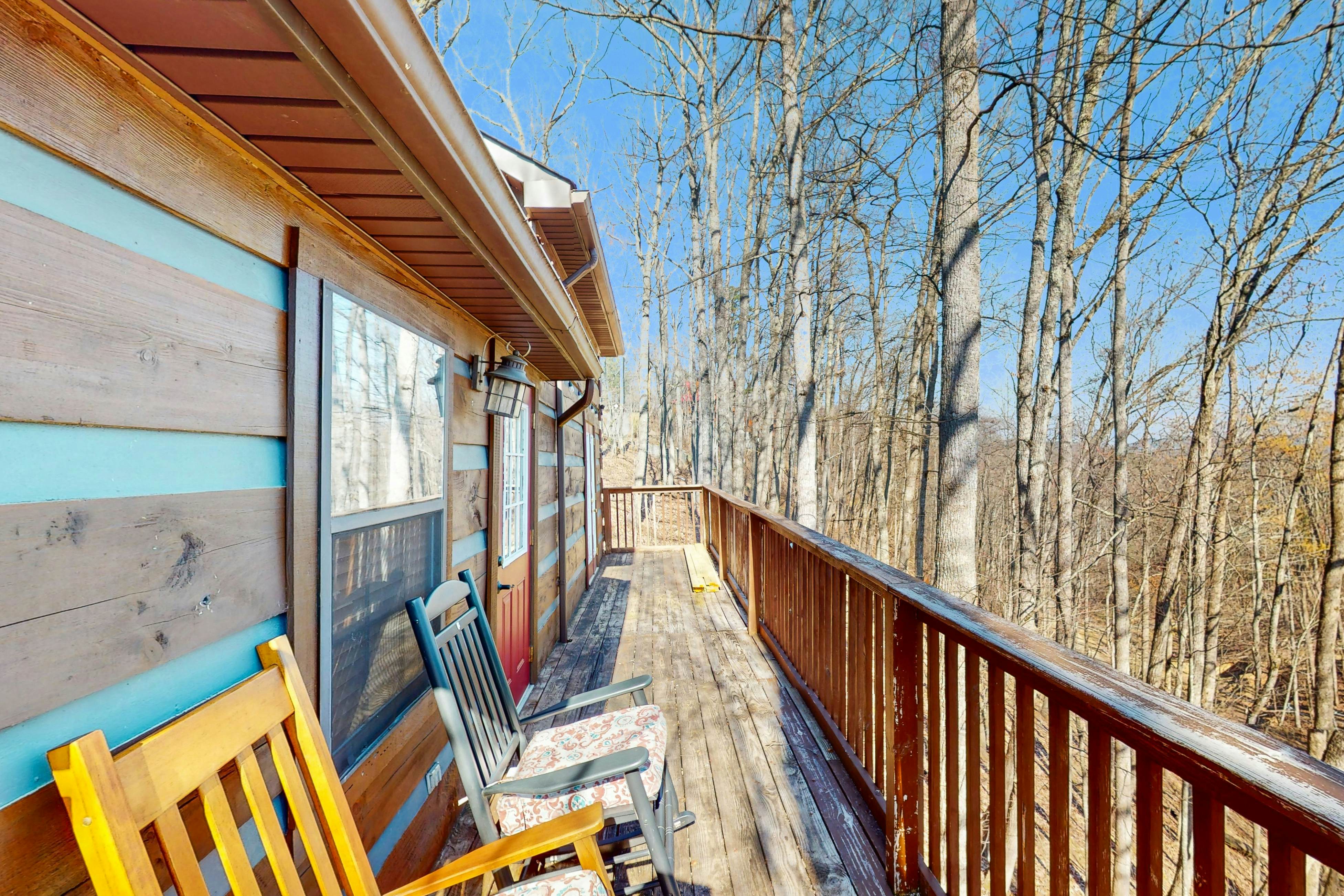 Quintessential mtn cabin w/ hot tub, & serene setting - free attraction tickets