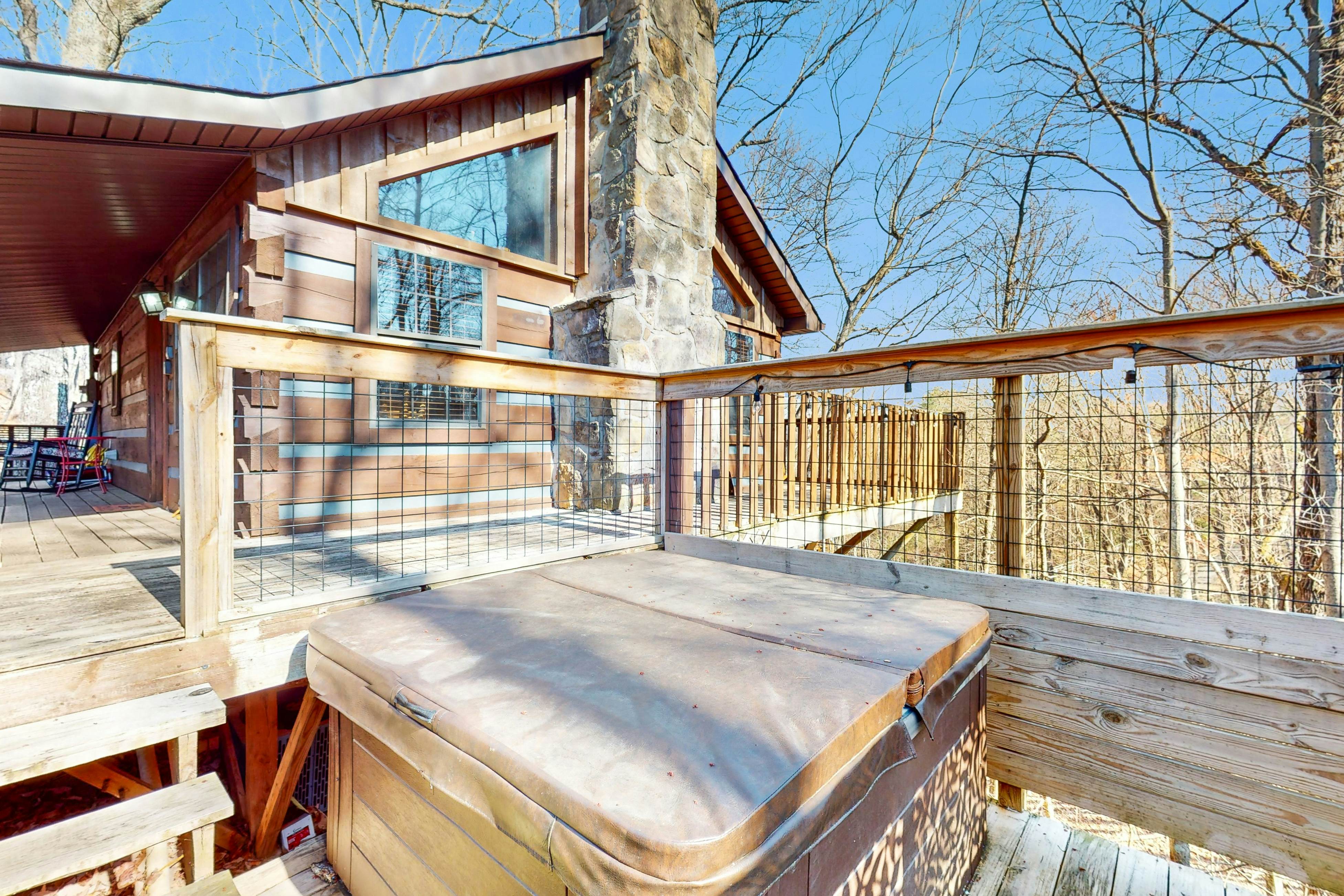 Quintessential mtn cabin w/ hot tub, & serene setting - free attraction tickets