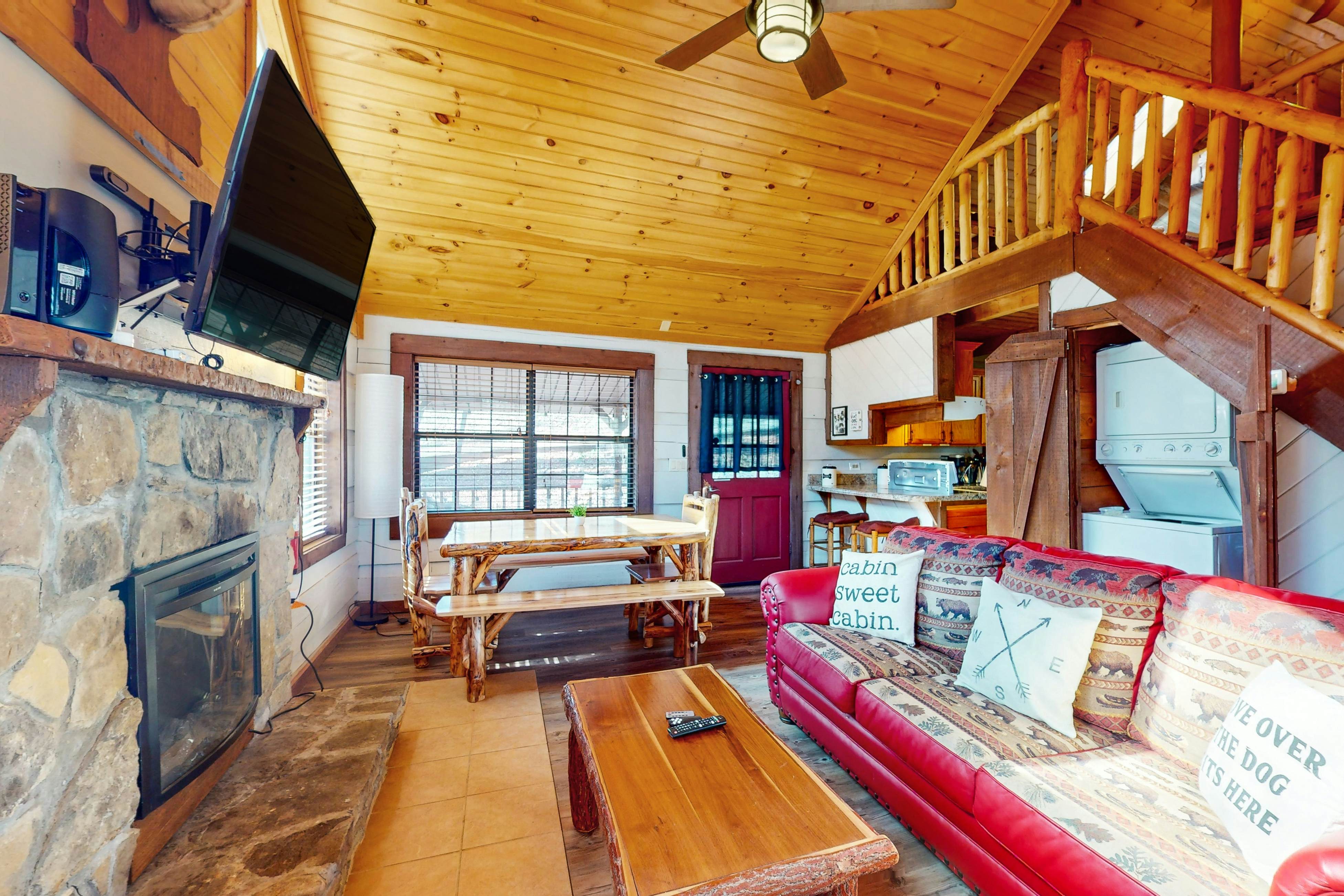 Quintessential mtn cabin w/ hot tub, & serene setting - free attraction tickets