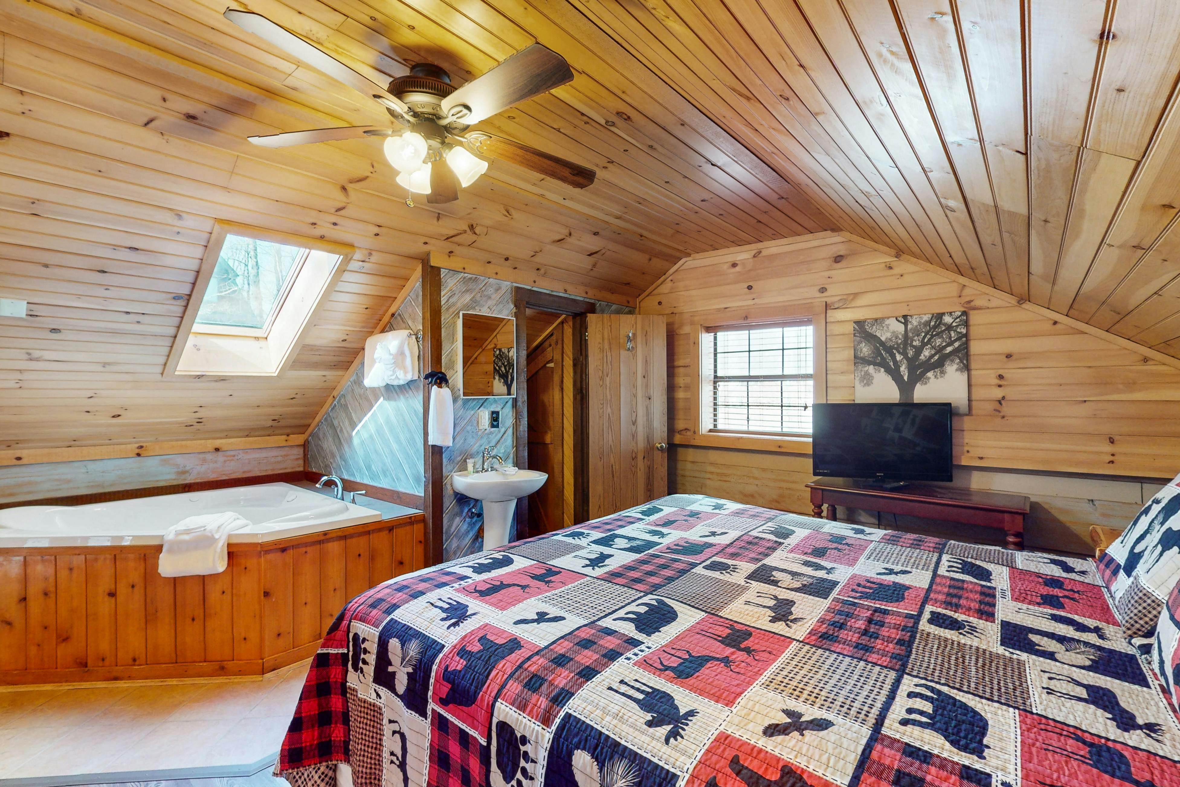 Quintessential mtn cabin w/ hot tub, & serene setting - free attraction tickets
