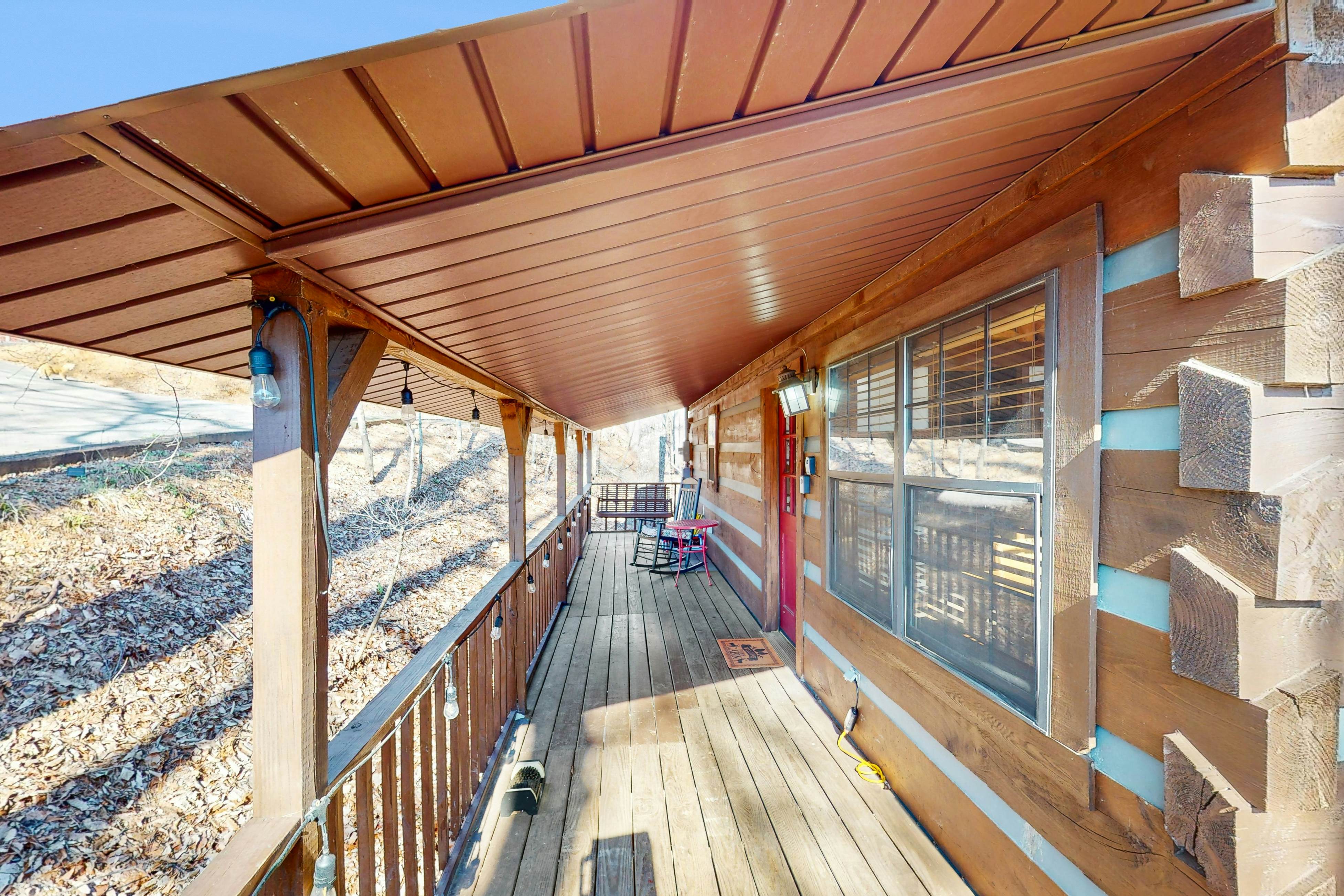 Quintessential mtn cabin w/ hot tub, & serene setting - free attraction tickets