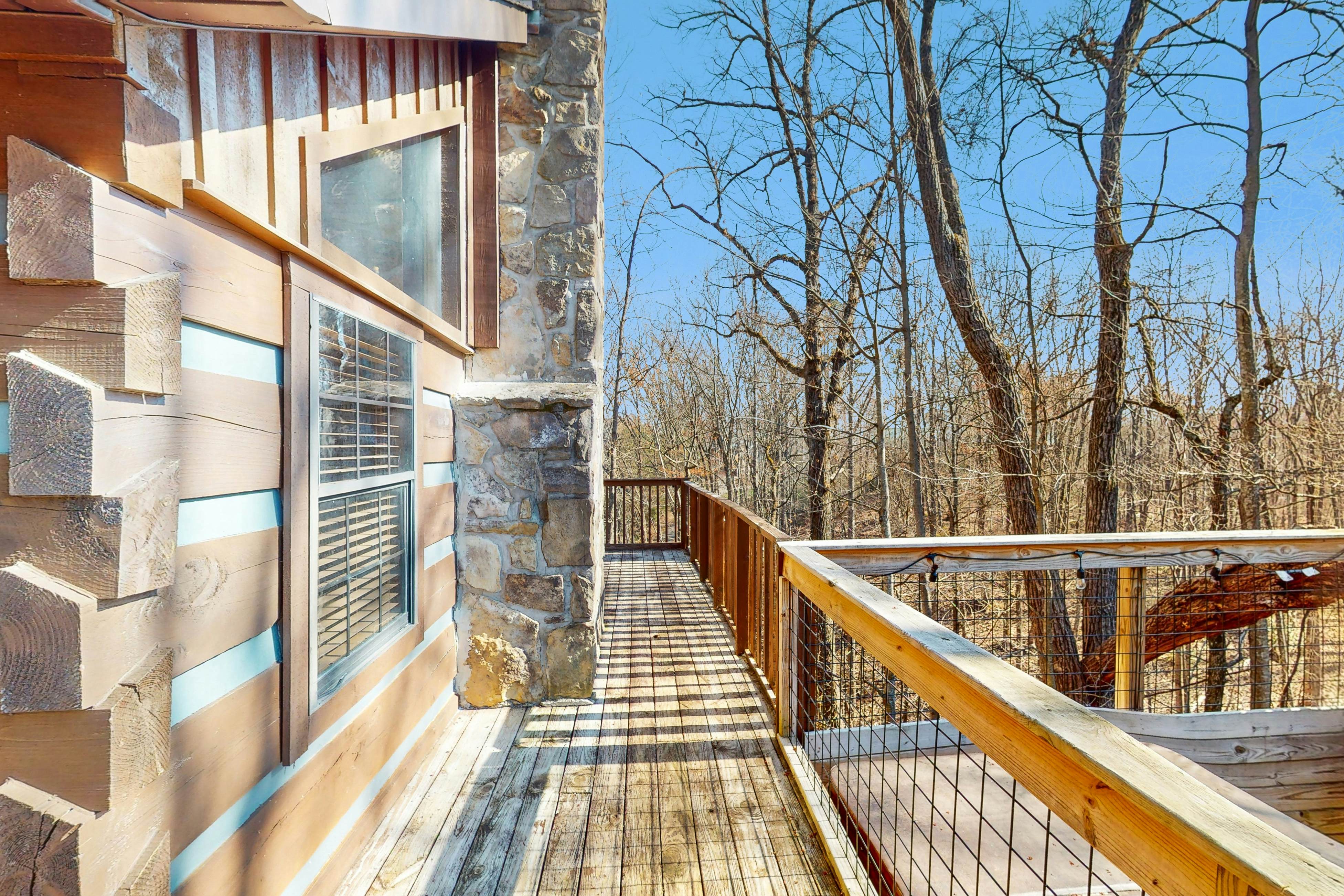 Quintessential mtn cabin w/ hot tub, & serene setting - free attraction tickets