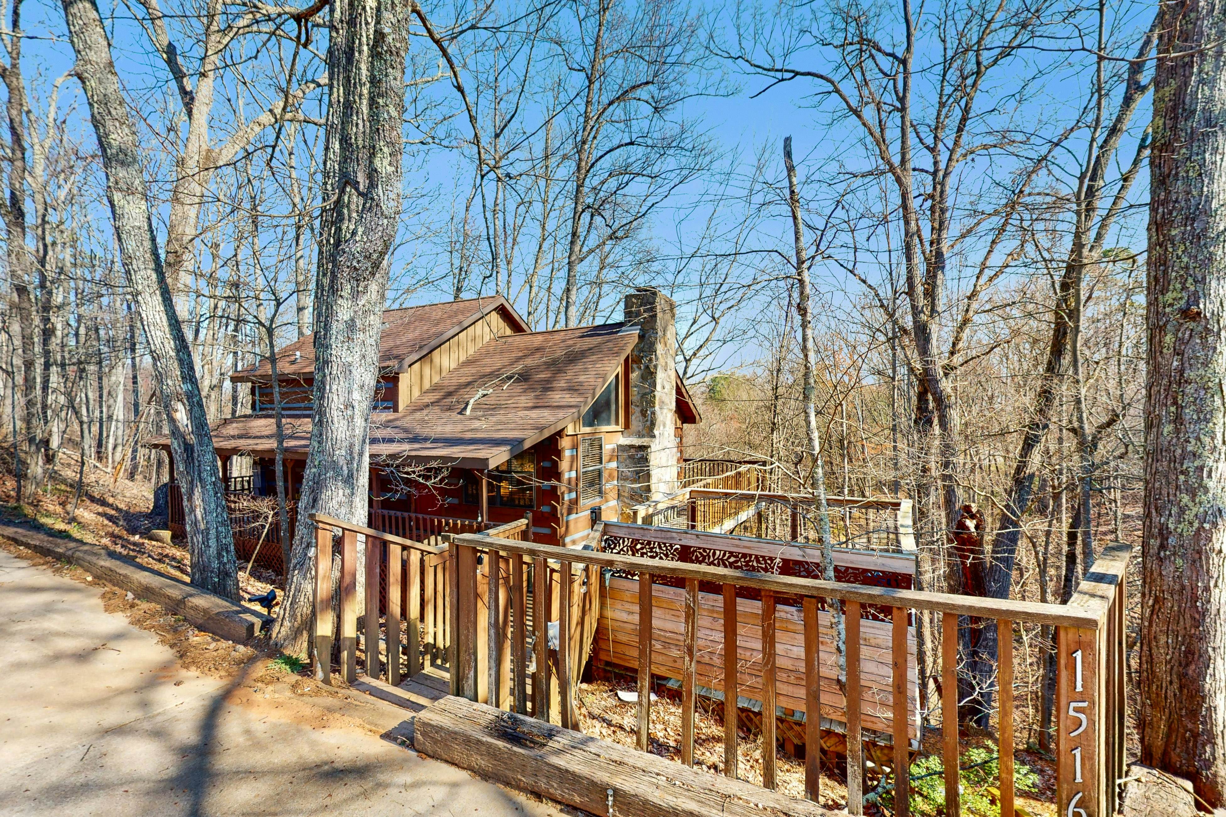Quintessential mtn cabin w/ hot tub, & serene setting - free attraction tickets