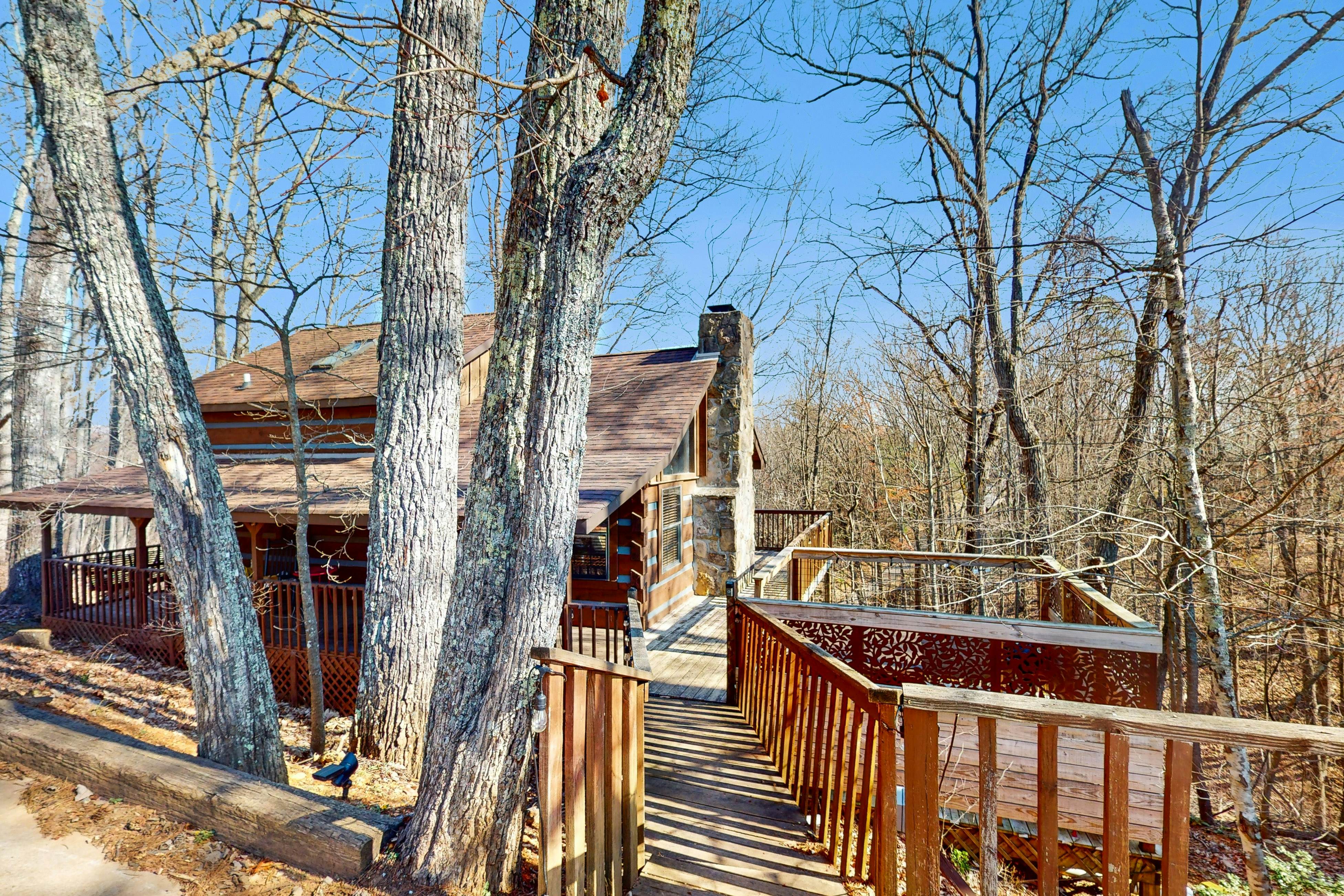 Quintessential mtn cabin w/ hot tub, & serene setting - free attraction tickets