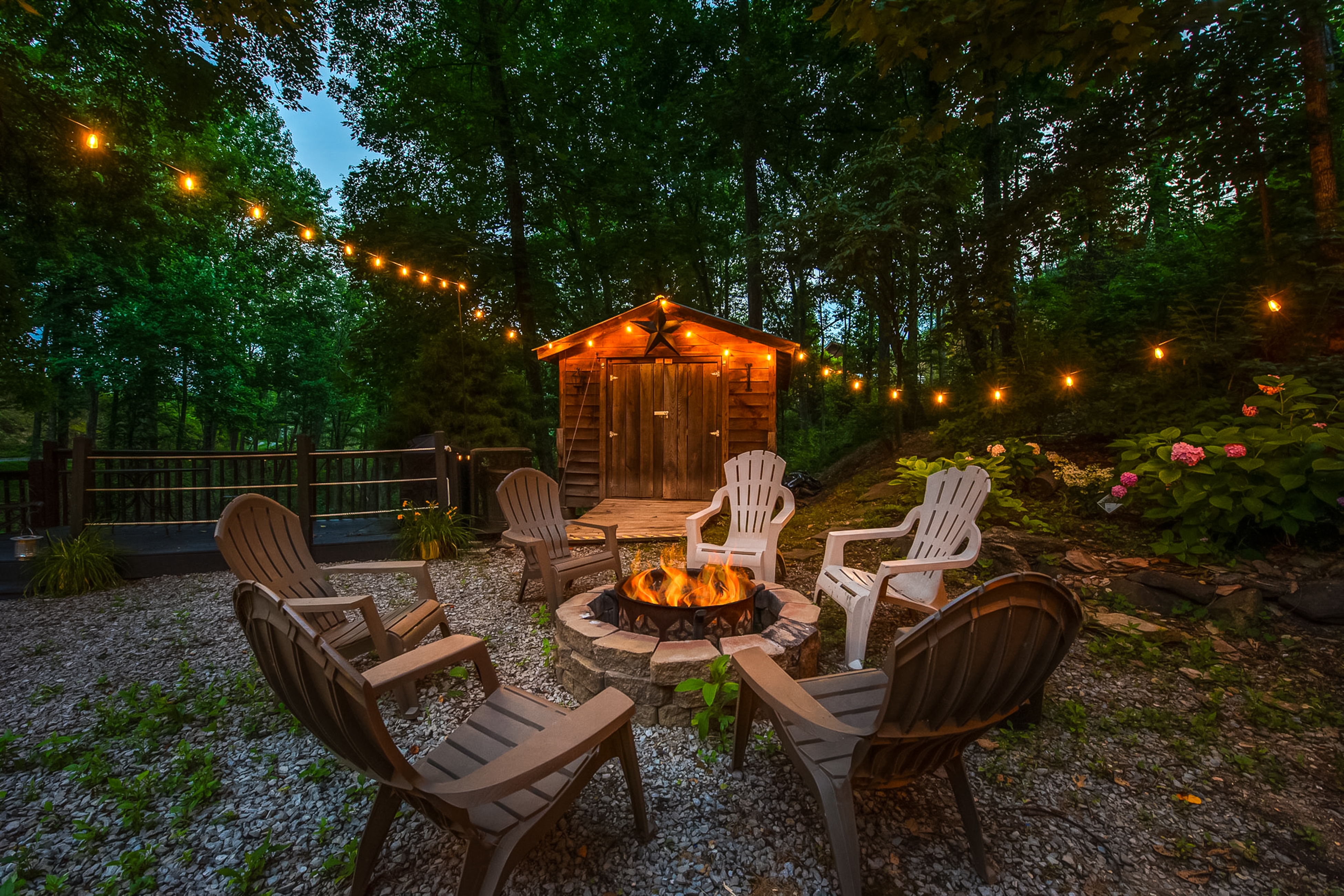 Rustic Charm, Sleeps 8・Modern Comfort Near Smokys