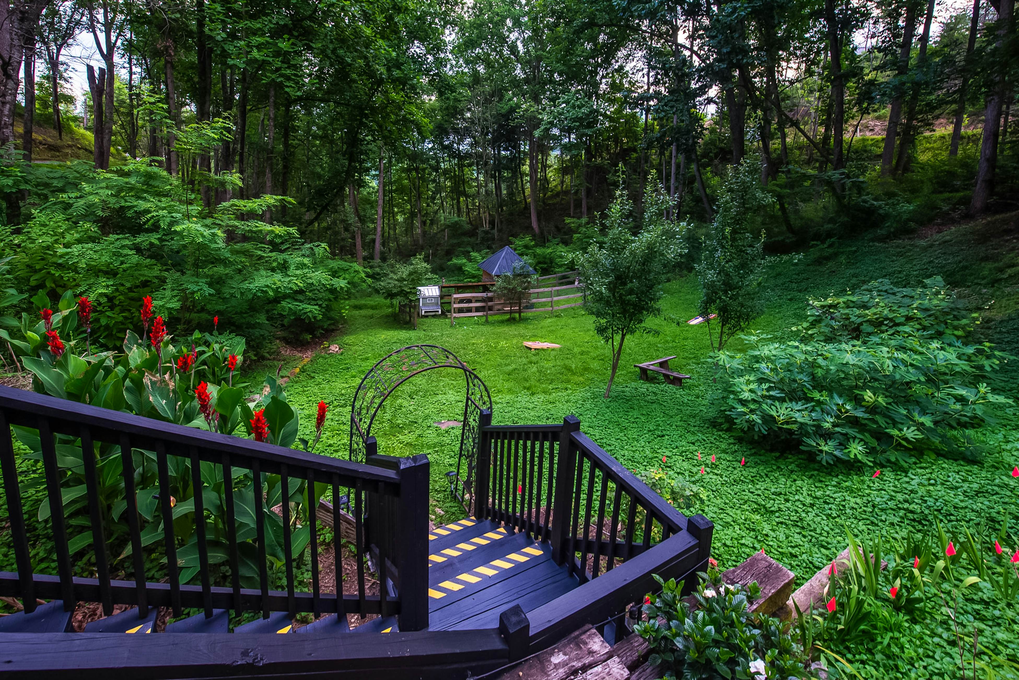 Rustic Charm, Sleeps 8・Modern Comfort Near Smokys