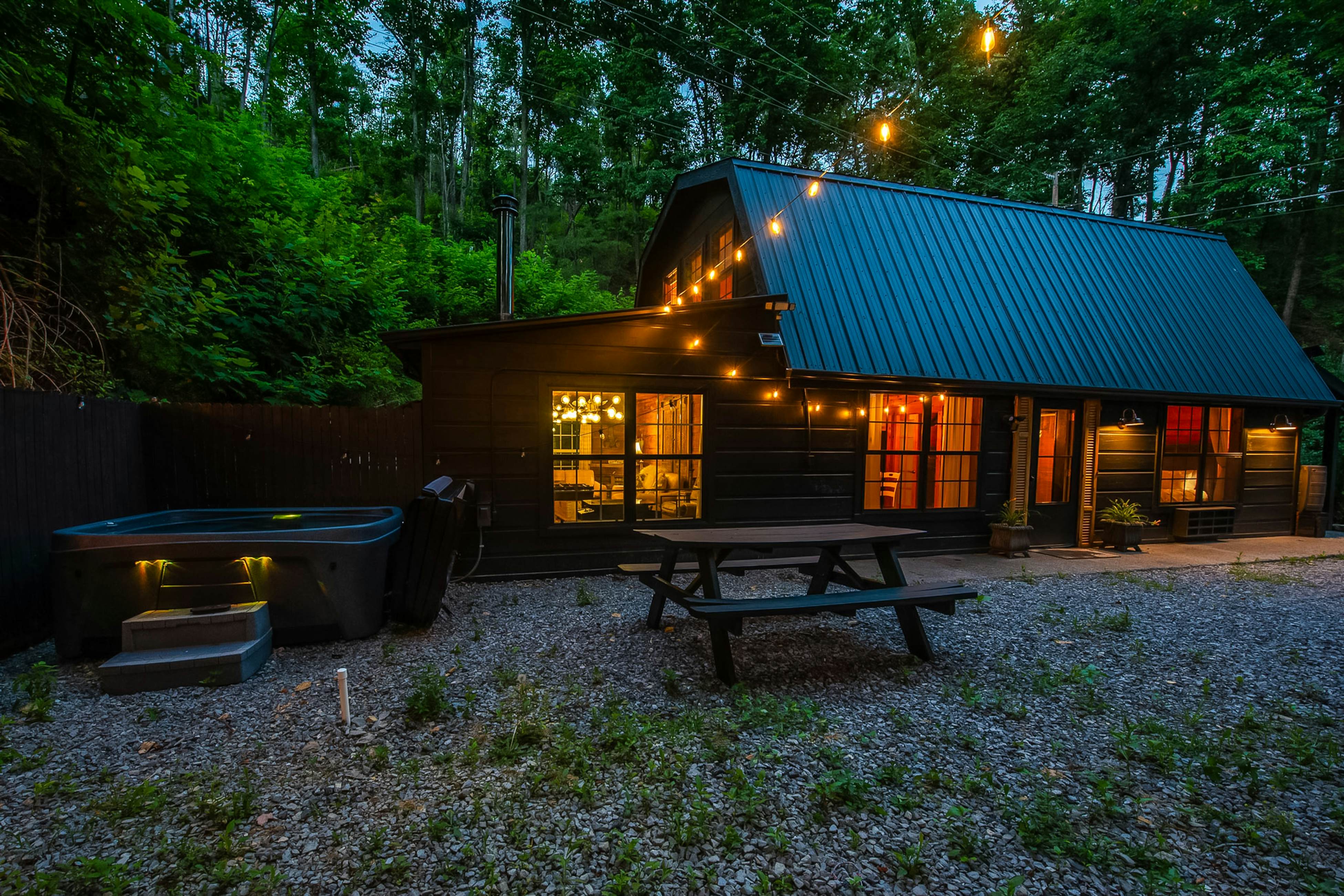 Rustic Charm, Sleeps 8・Modern Comfort Near Smokys