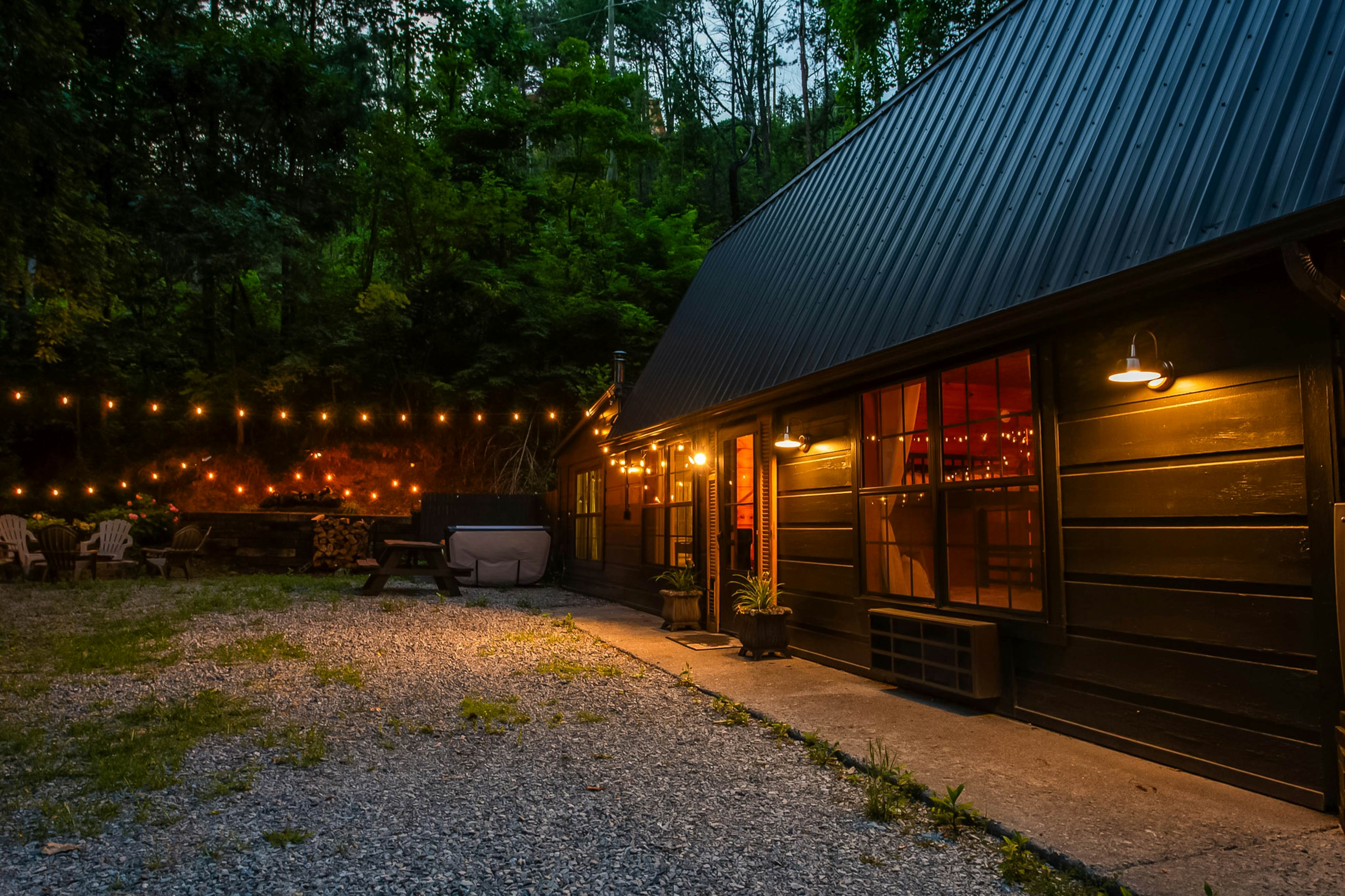 Rustic Charm, Sleeps 8・Modern Comfort Near Smokys
