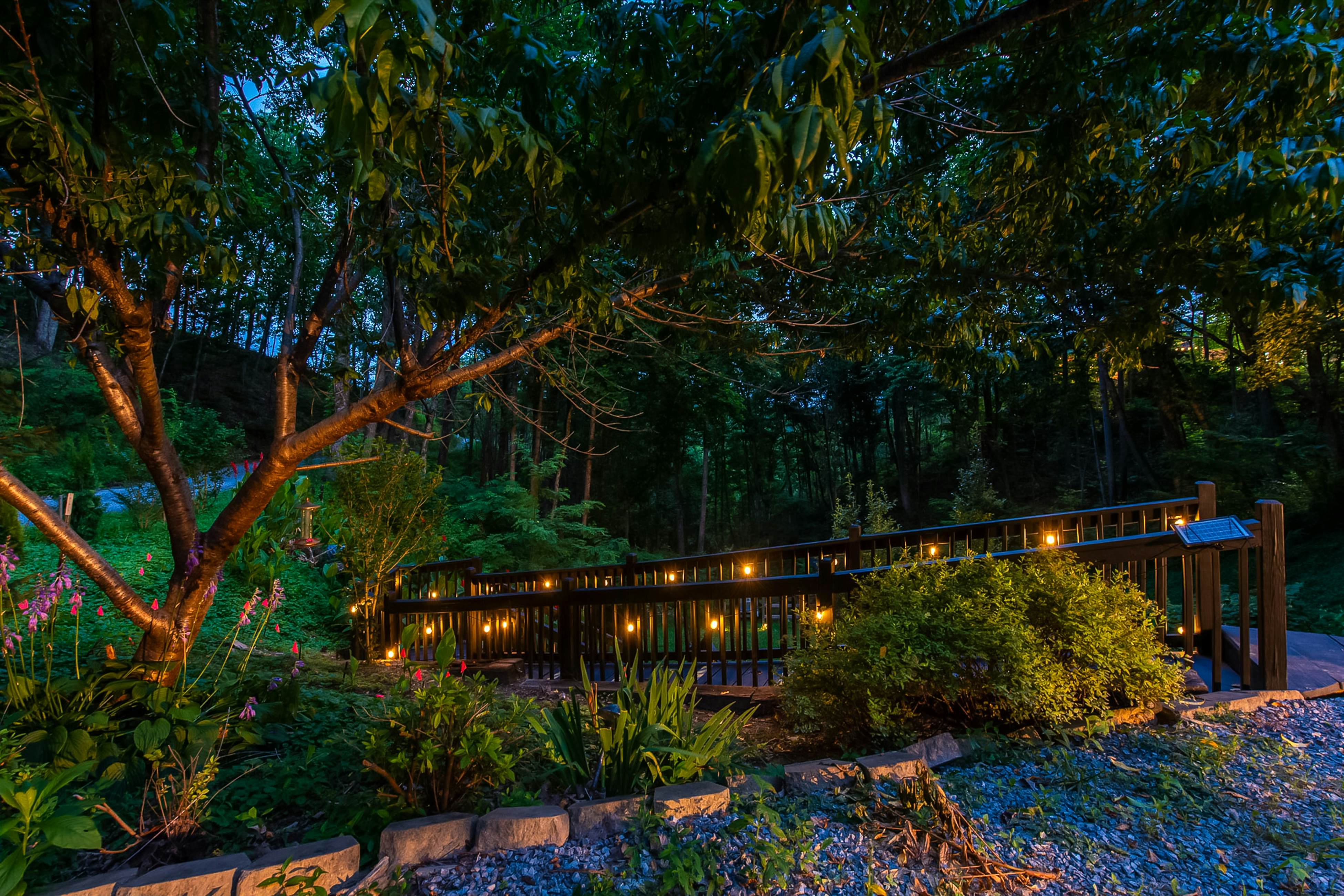 Rustic Charm, Sleeps 8・Modern Comfort Near Smokys