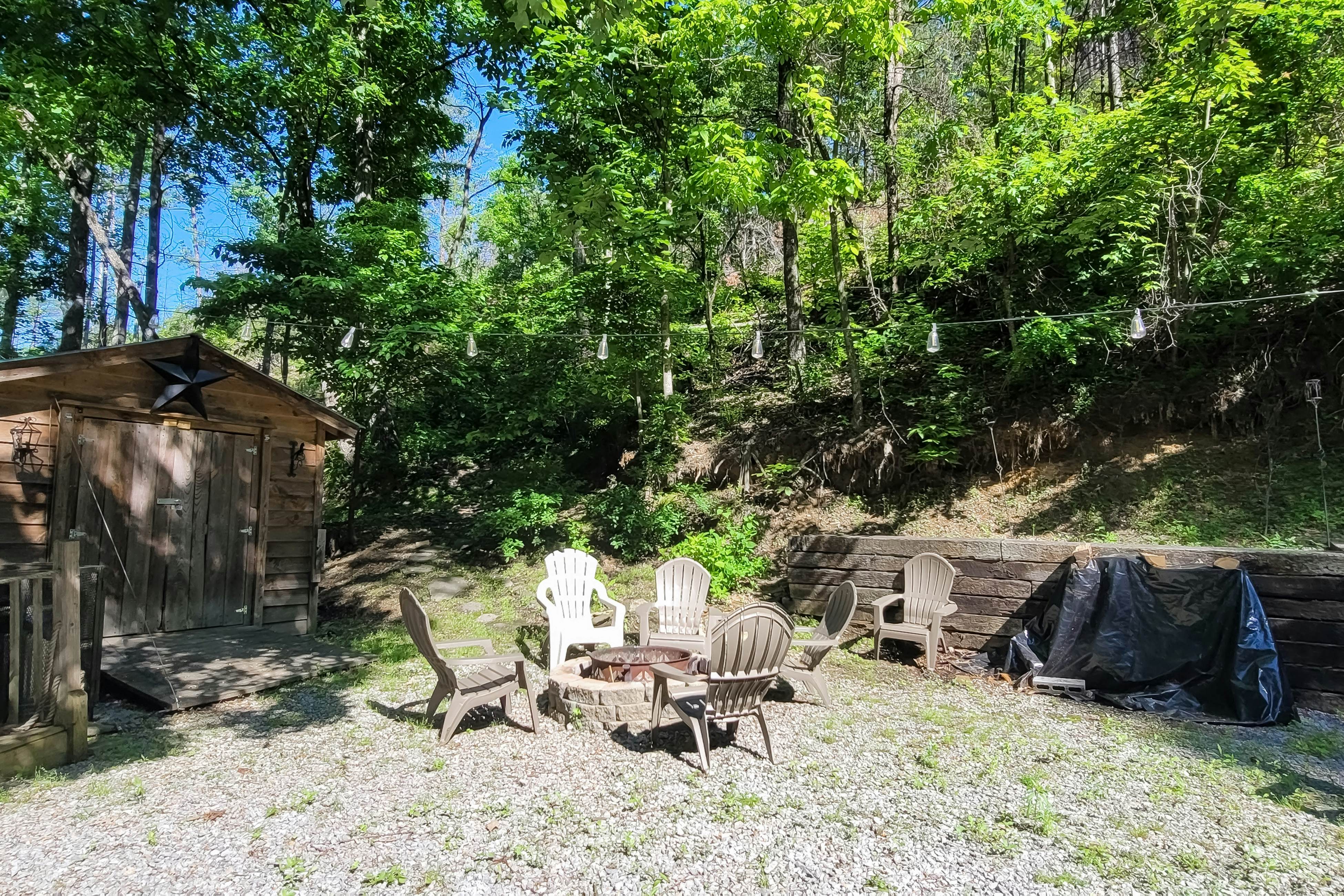 Rustic Charm, Sleeps 8・Modern Comfort Near Smokys