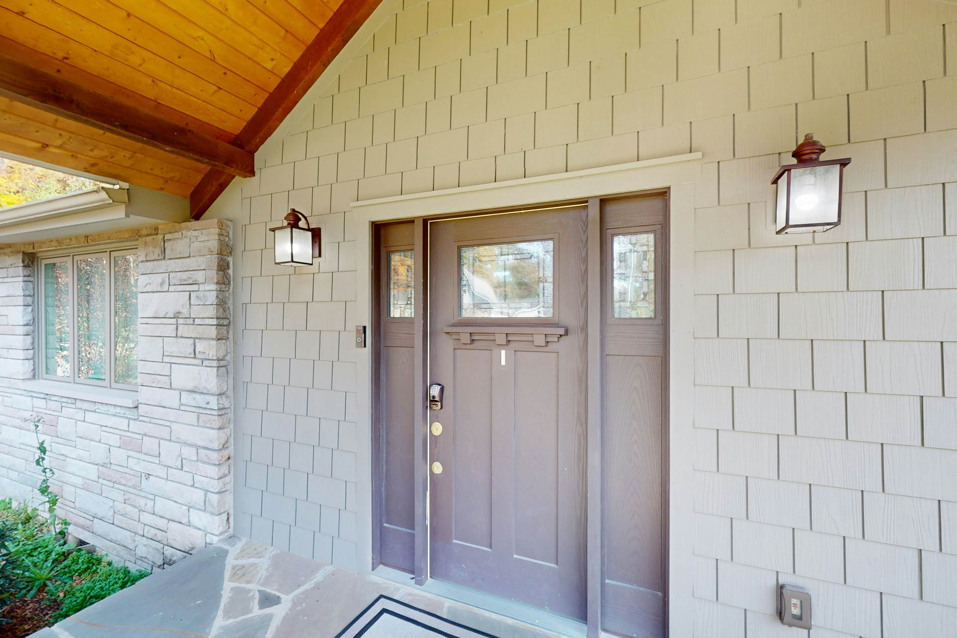 Serene home w/ game room, basketball hoop, hot tub, & free attraction tickets