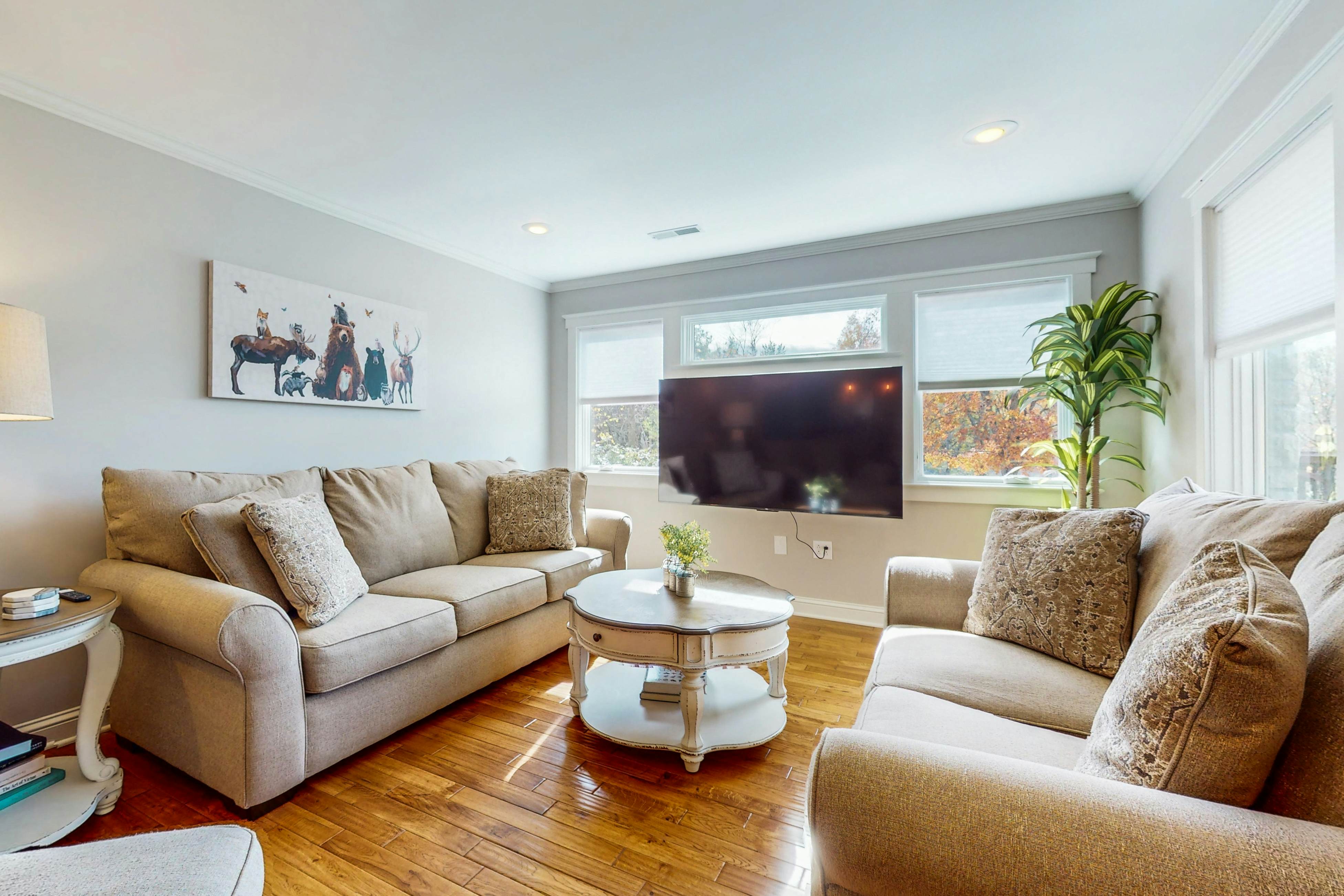 Serene home w/ game room, basketball hoop, hot tub, & free attraction tickets