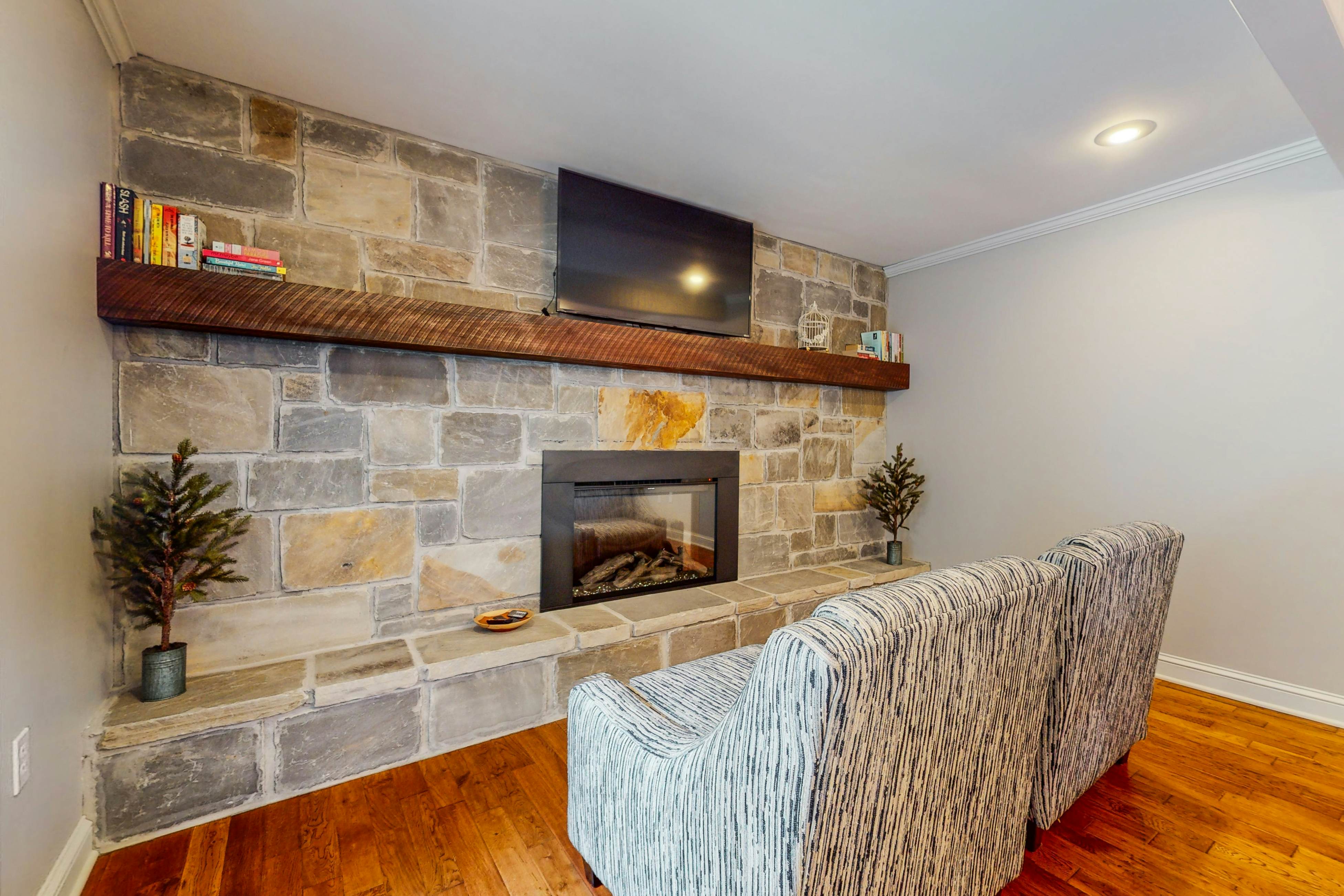 Serene home w/ game room, basketball hoop, hot tub, & free attraction tickets