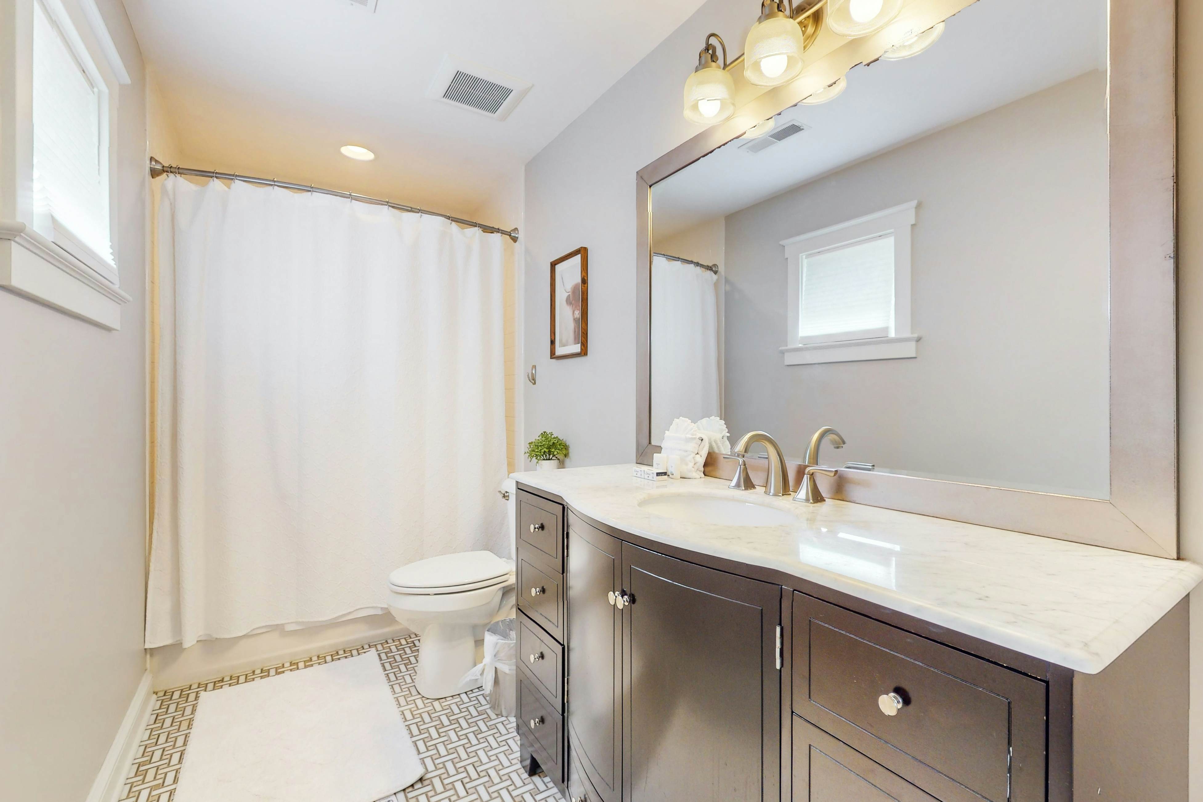 Serene home w/ game room, basketball hoop, hot tub, & free attraction tickets