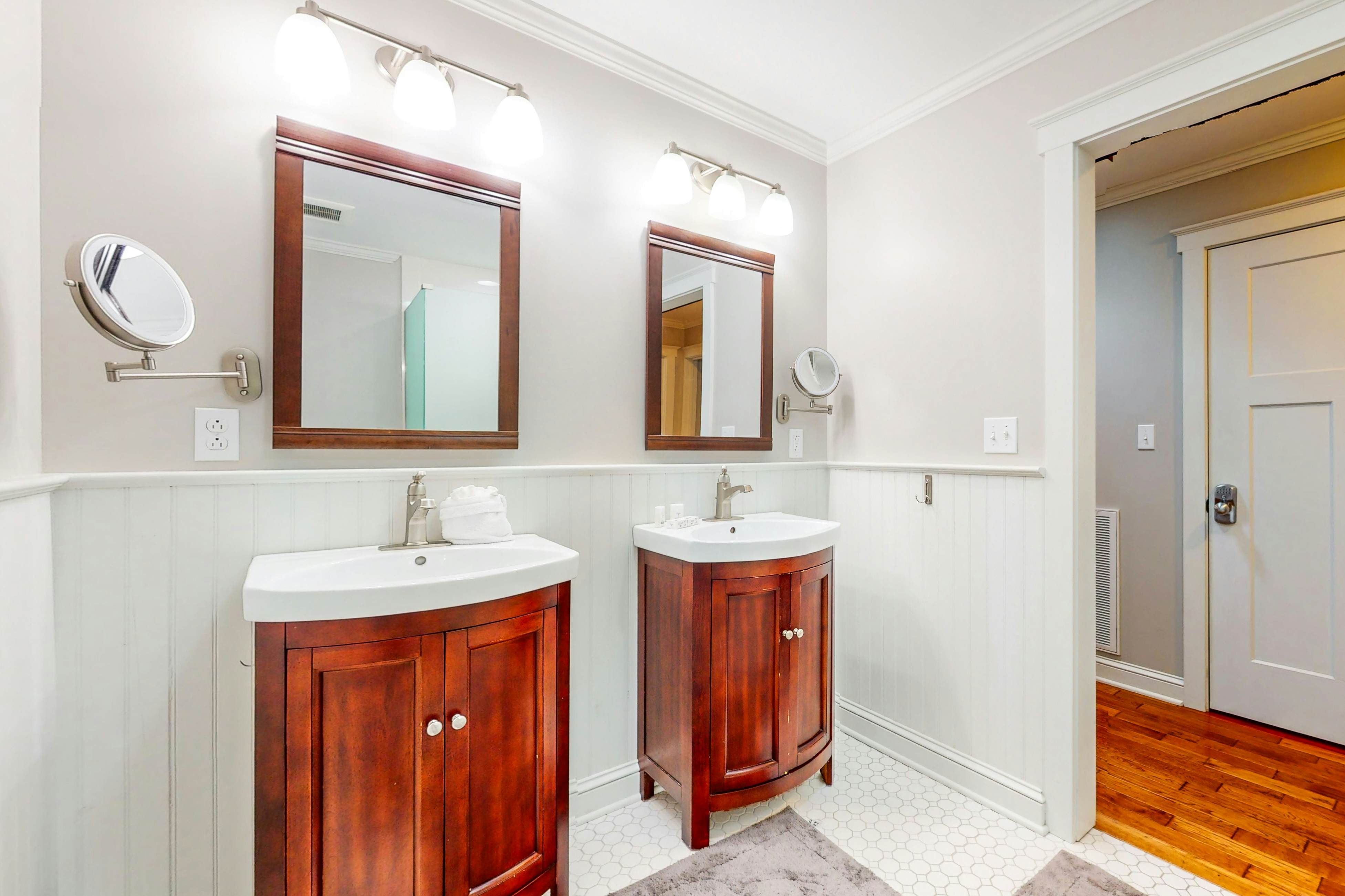 Serene home w/ game room, basketball hoop, hot tub, & free attraction tickets