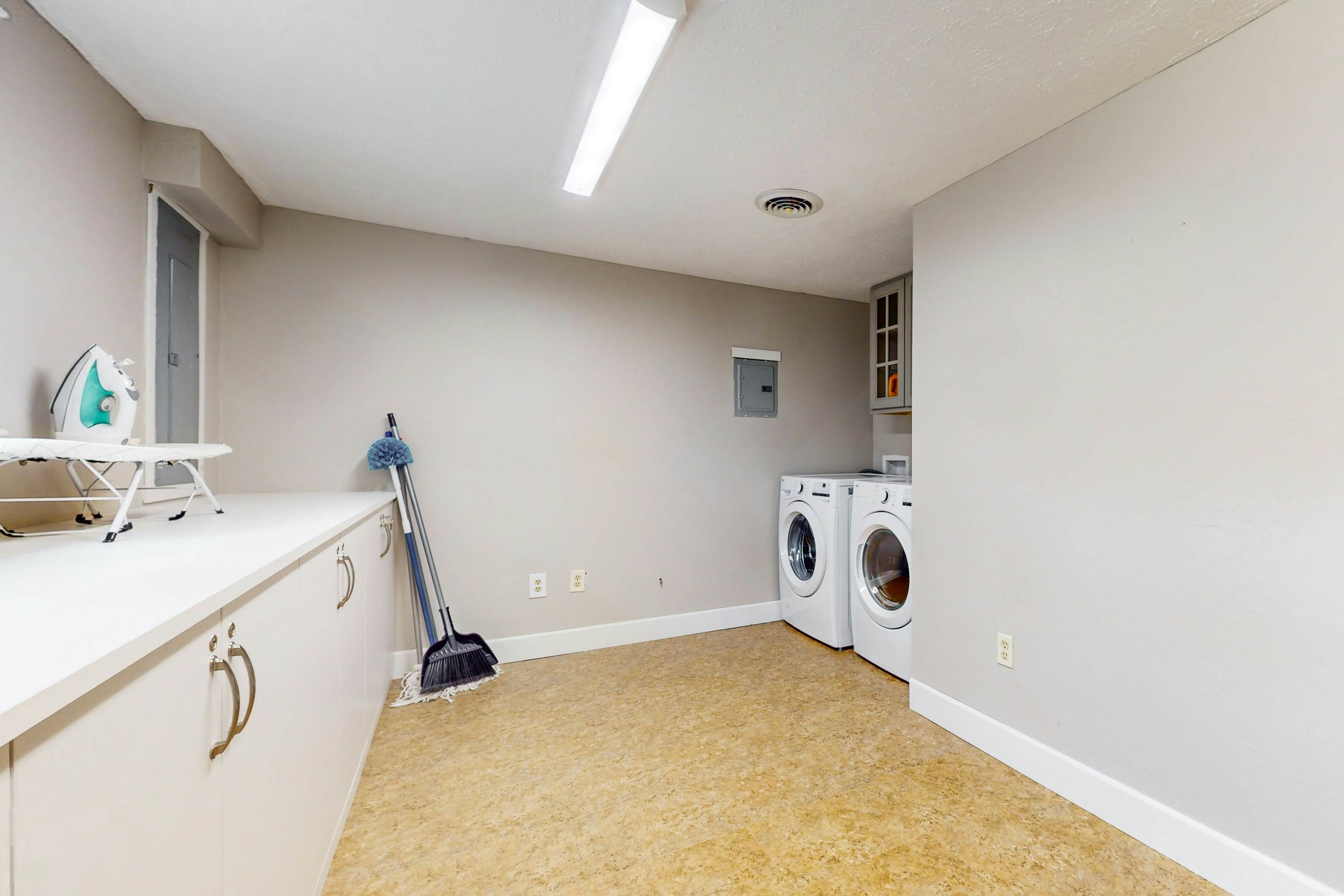 Serene home w/ game room, basketball hoop, hot tub, & free attraction tickets