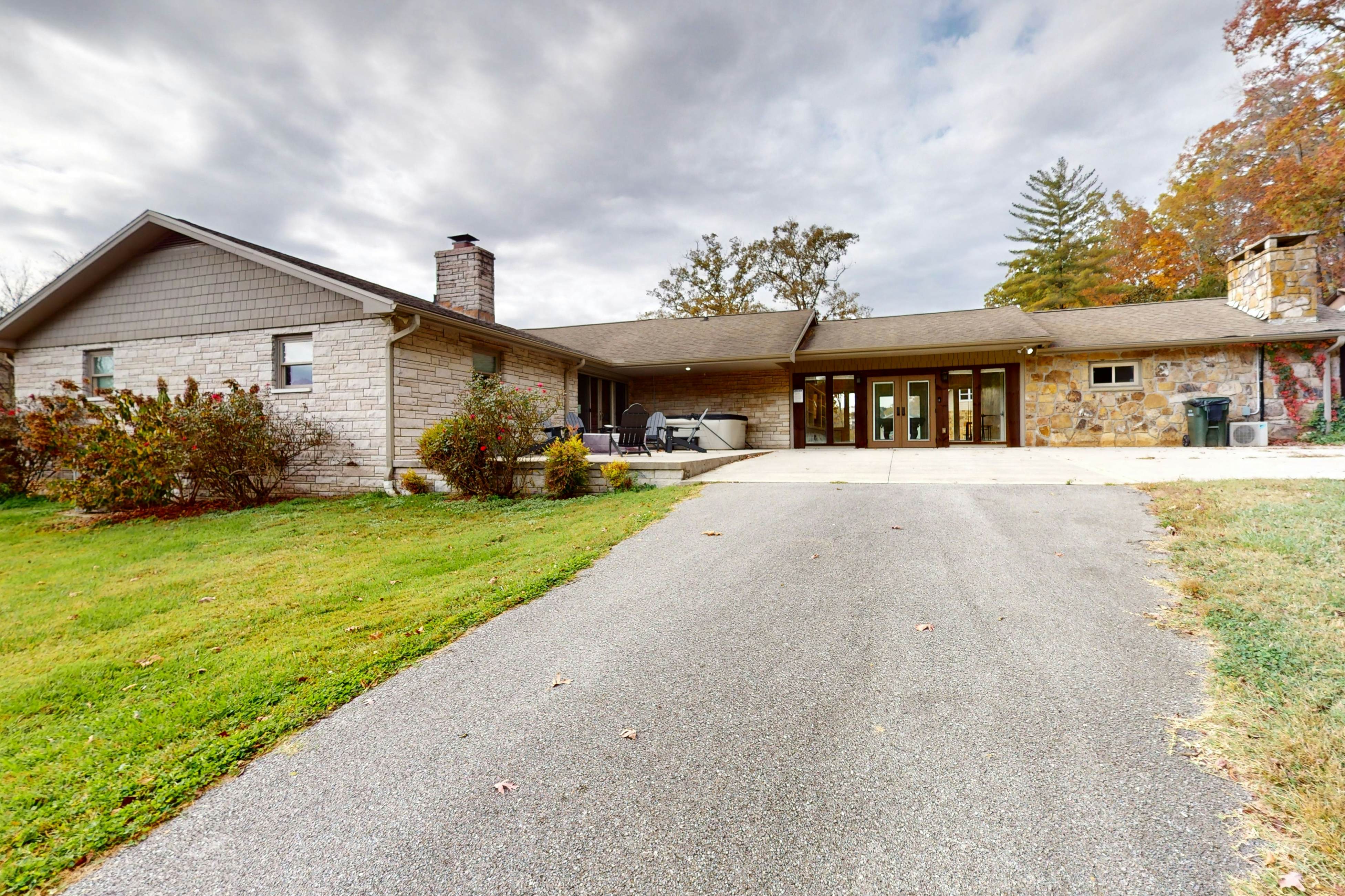 Serene home w/ game room, basketball hoop, hot tub, & free attraction tickets