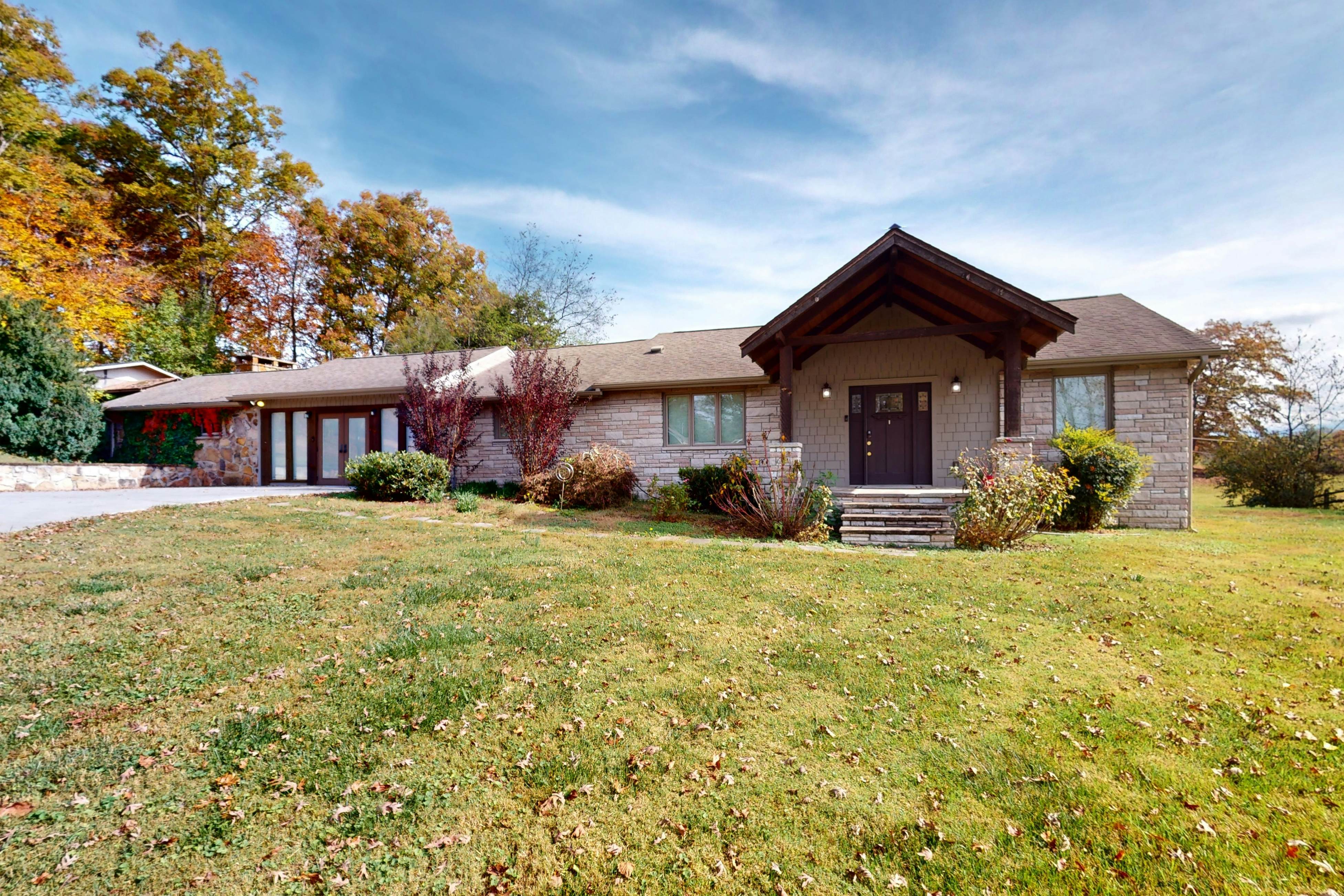 Serene home w/ game room, basketball hoop, hot tub, & free attraction tickets