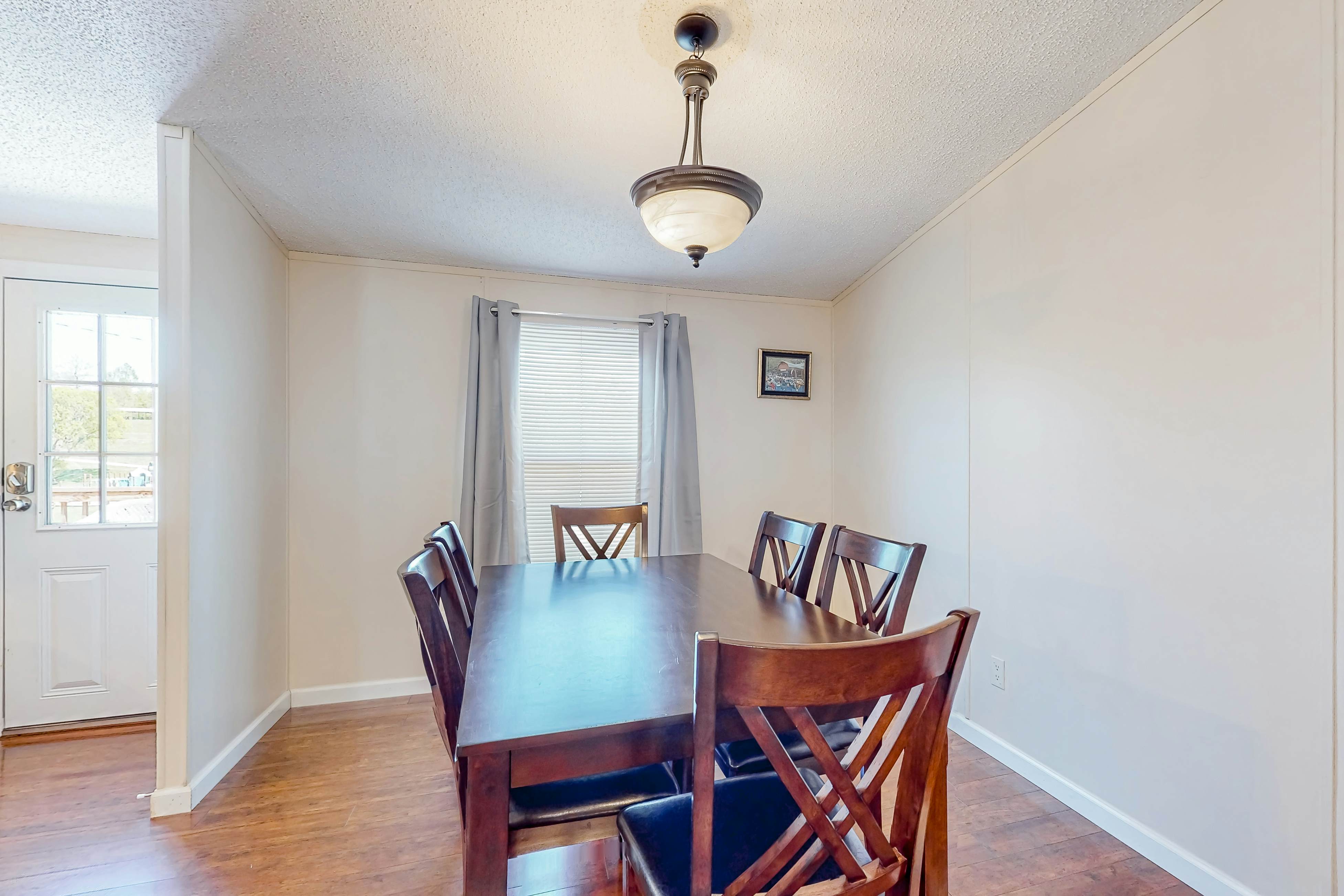 Riverfront Stay, Sleeps 6・Deck・Firepit・Water View