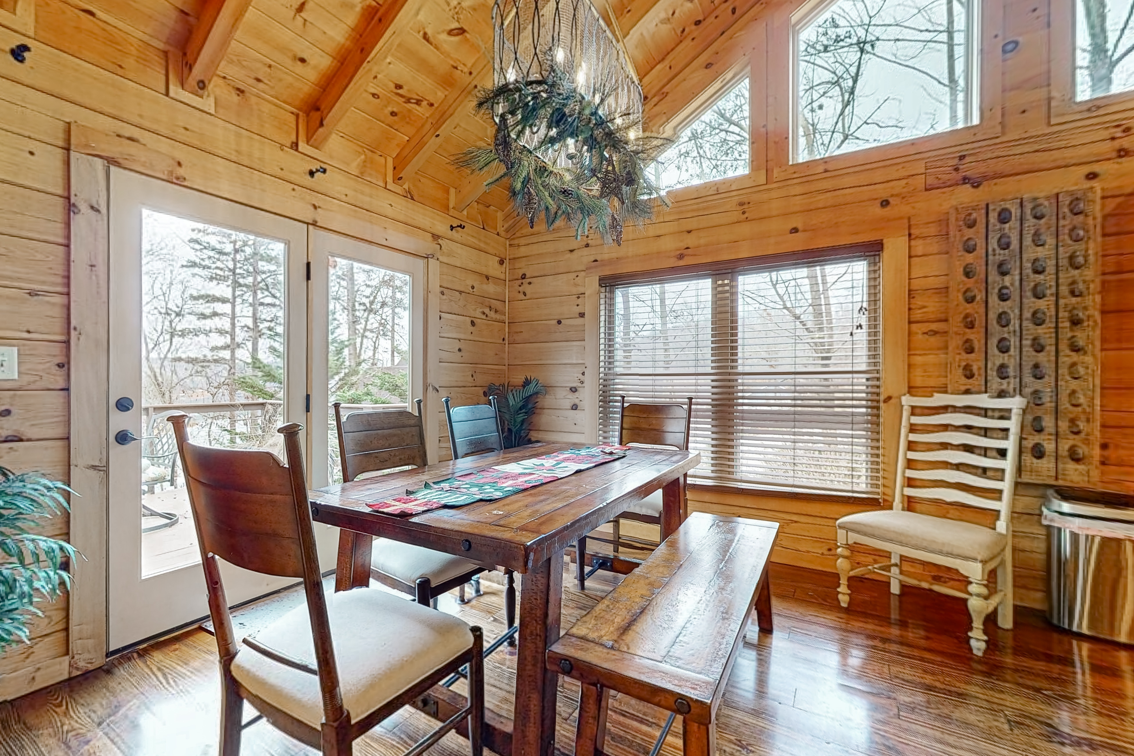 Relaxing Waterfront Stay, Sleeps 16・Deck・Hot Tub