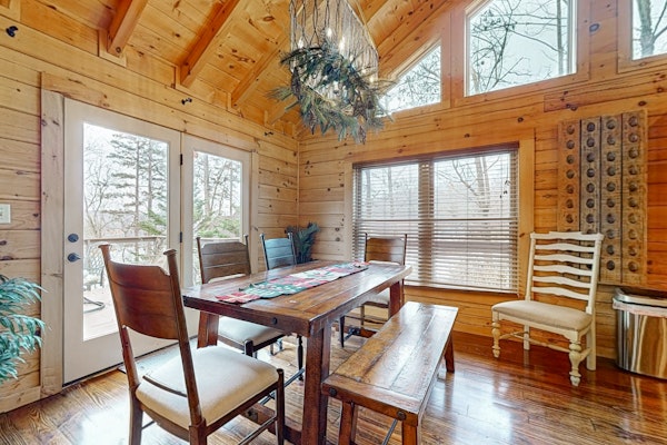 Relaxing Waterfront Stay, Sleeps 16・Deck・Hot Tub