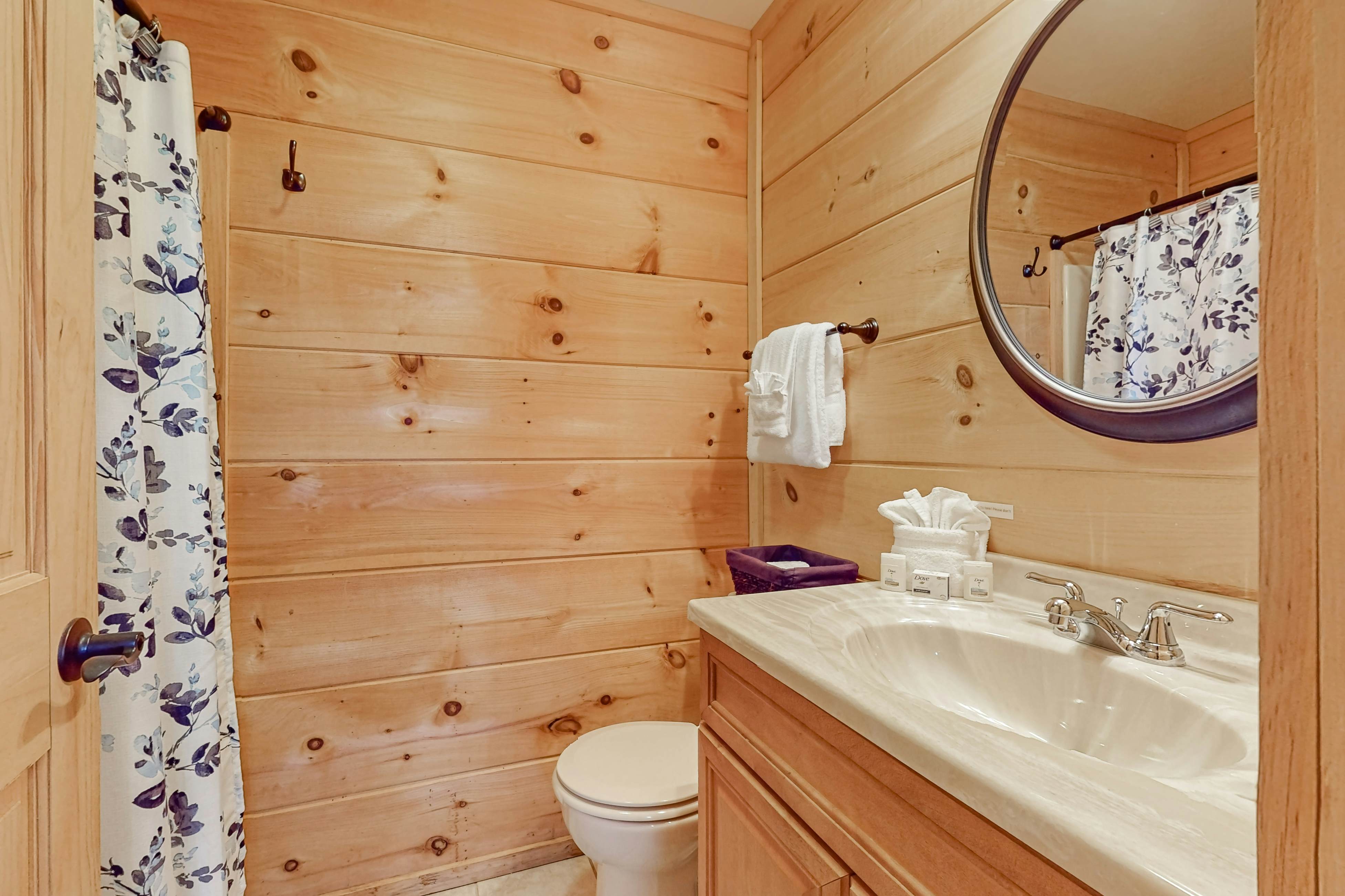 Relaxing Waterfront Stay | Deck・Hot Tub・Fireplace