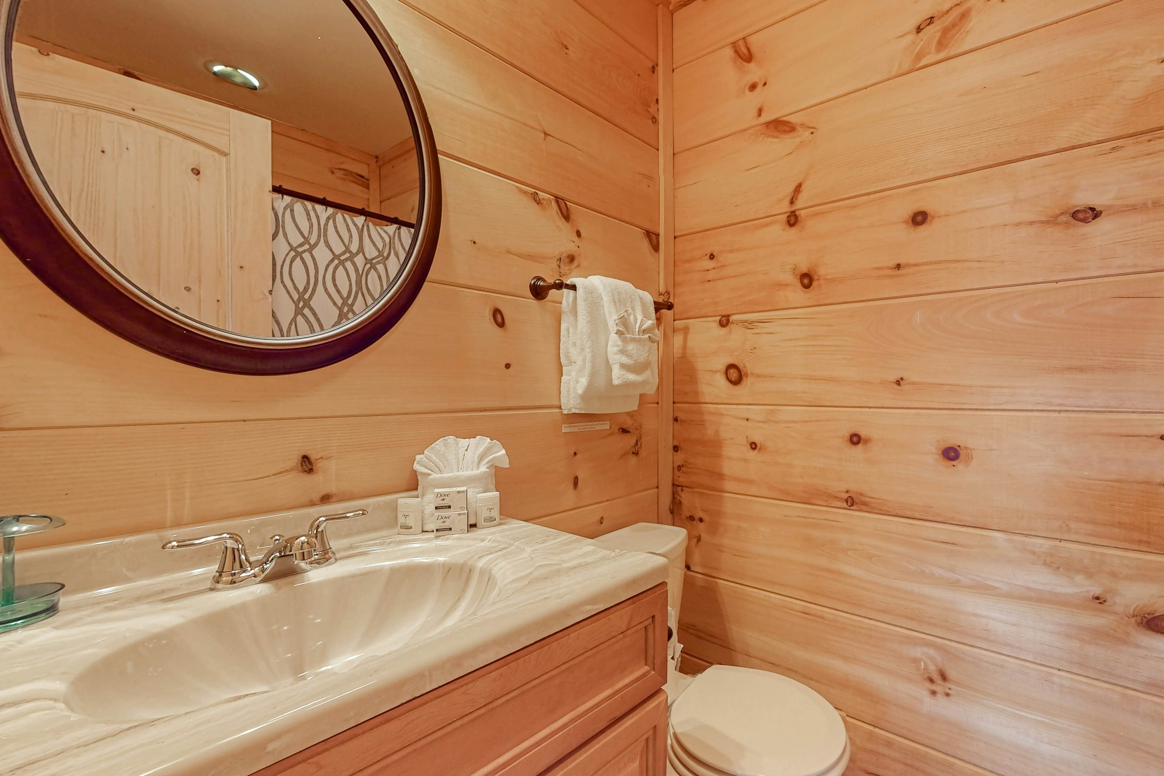 Relaxing Waterfront Stay | Deck・Hot Tub・Fireplace