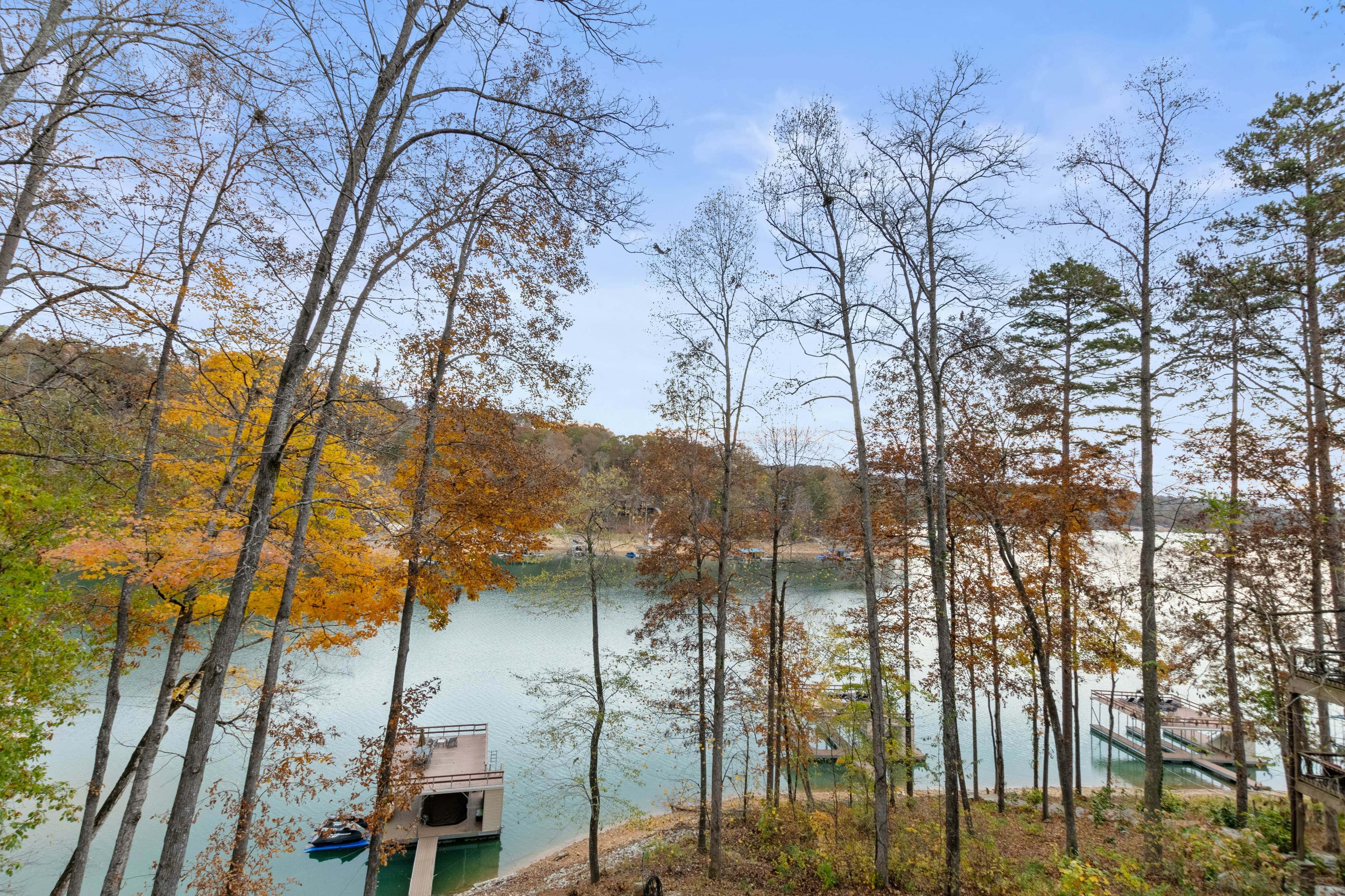 Relaxing Waterfront Stay | Deck・Hot Tub・Fireplace