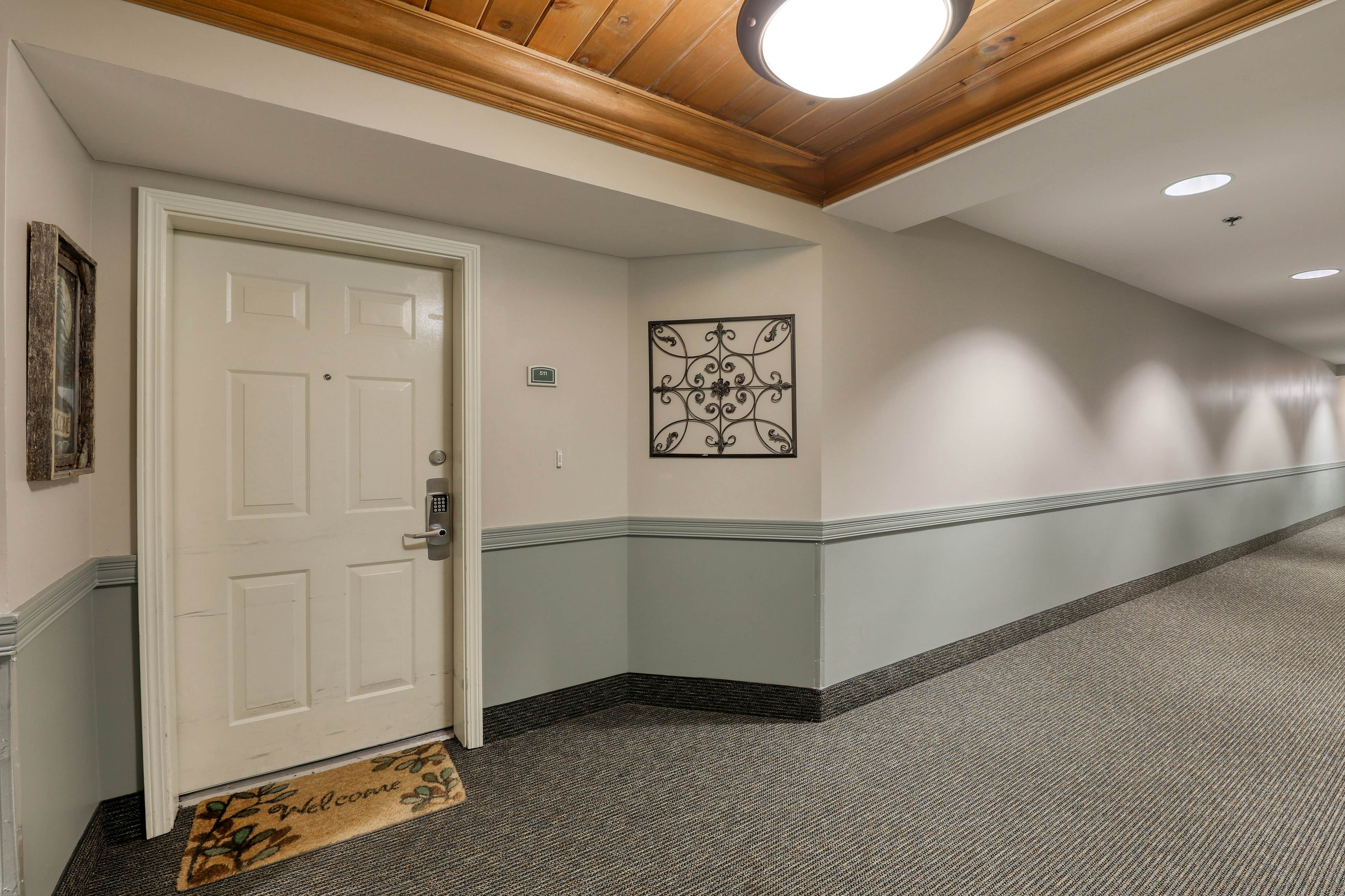 Inviting Creekside Condo, Sleeps 8・Jetted Tub・Gym