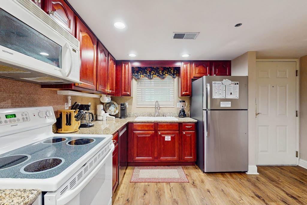 Cozy Condo, Sleeps 4・Mins to Downtown・Balcony・Pool