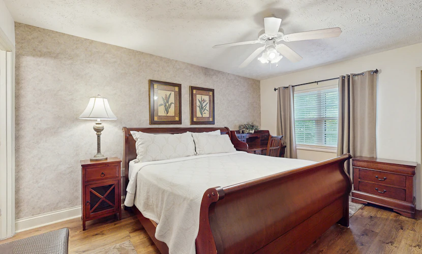 Cozy Condo, Sleeps 4・Mins to Downtown・Balcony・Pool