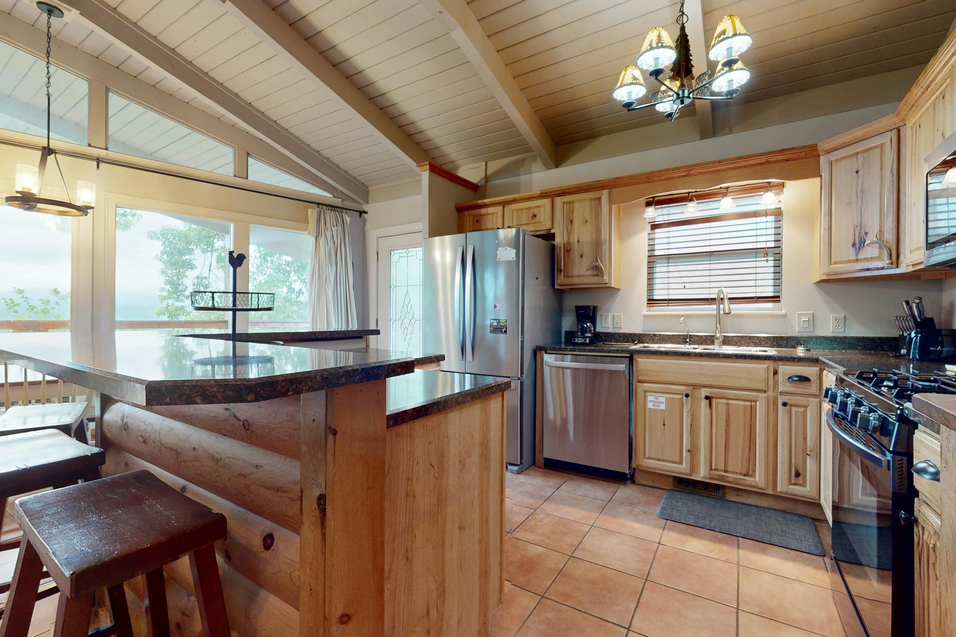 Chalet Village Cabin, Sleeps 9・Mtn View・360 Deck