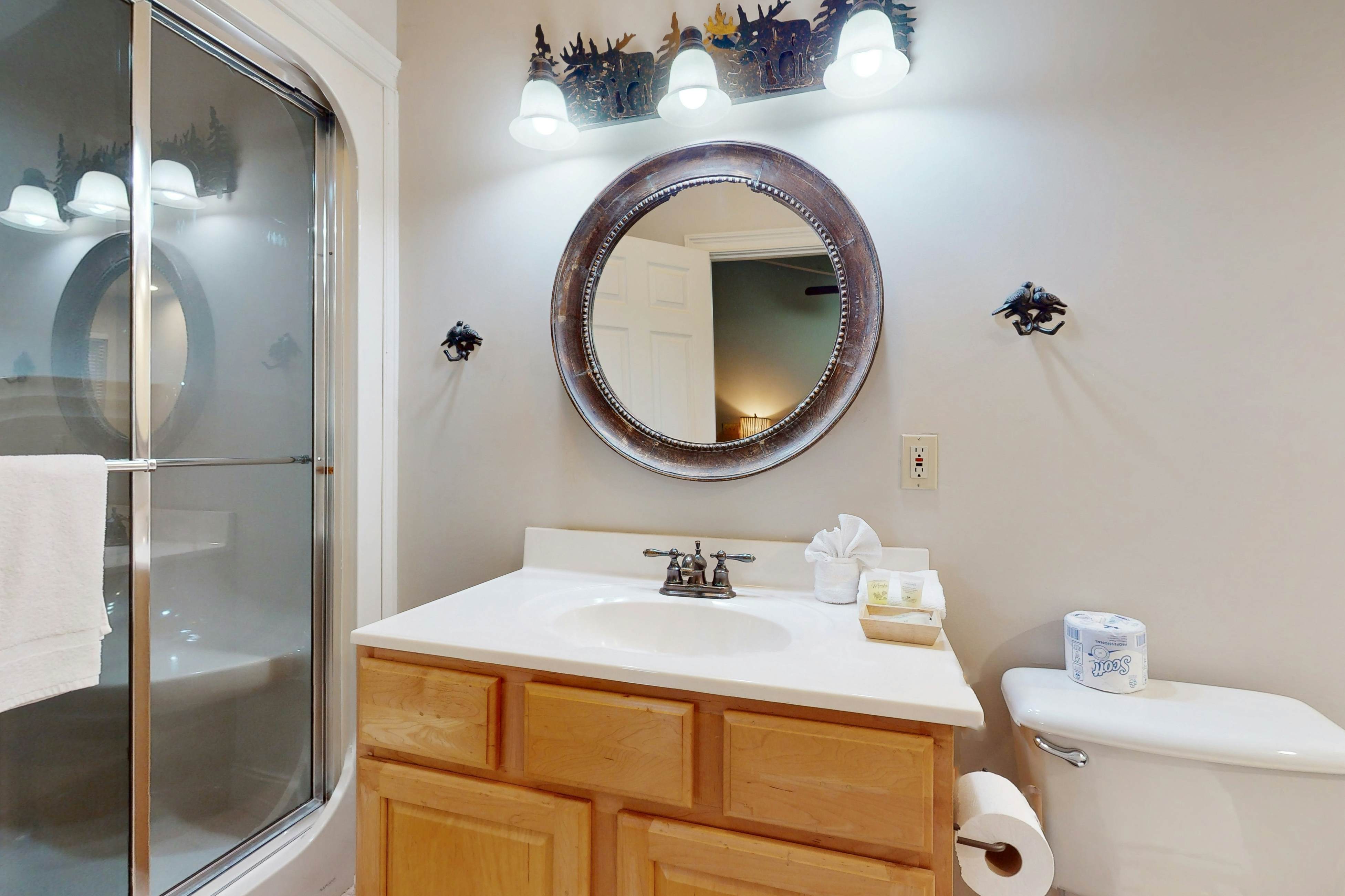 Chalet Village Cabin, Sleeps 9・Mtn View・360 Deck