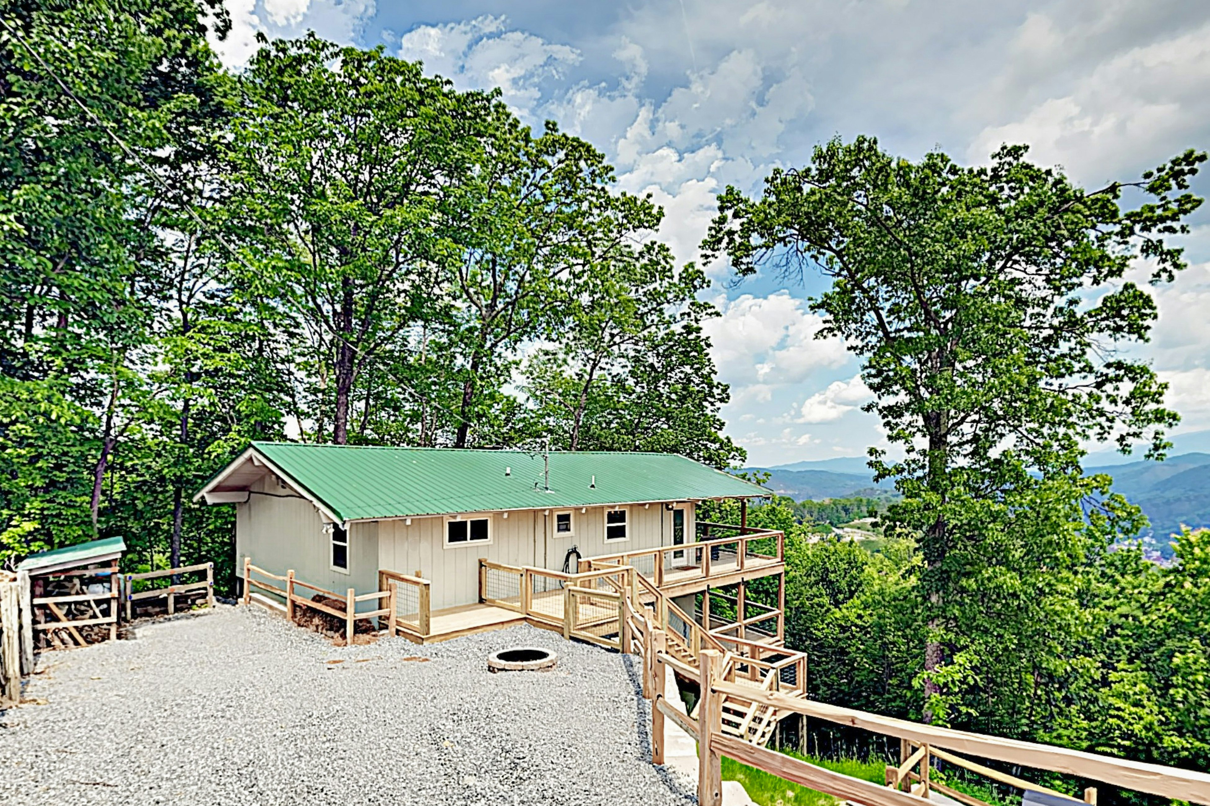 Chalet Village Cabin, Sleeps 9, Mtn View, 360 Deck