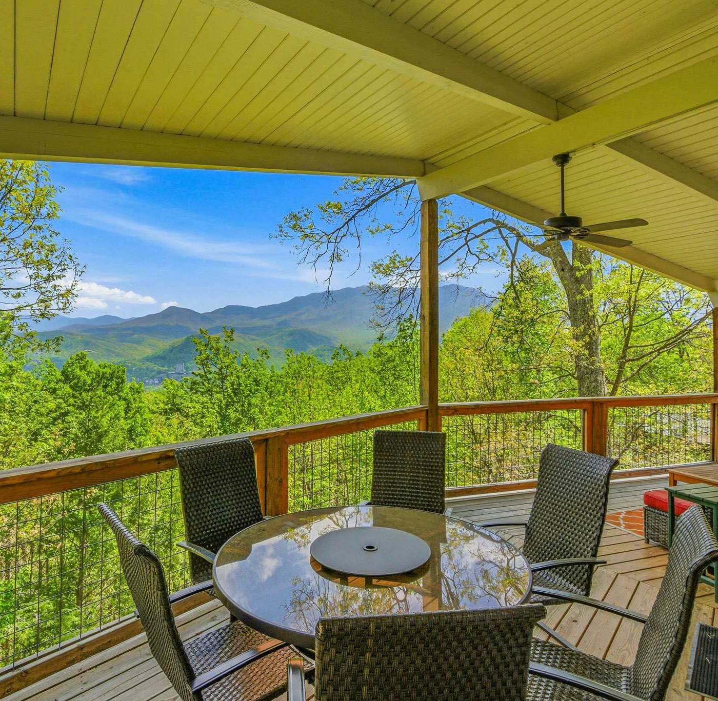 Chalet Village Cabin, Sleeps 9, Mtn View, 360 Deck