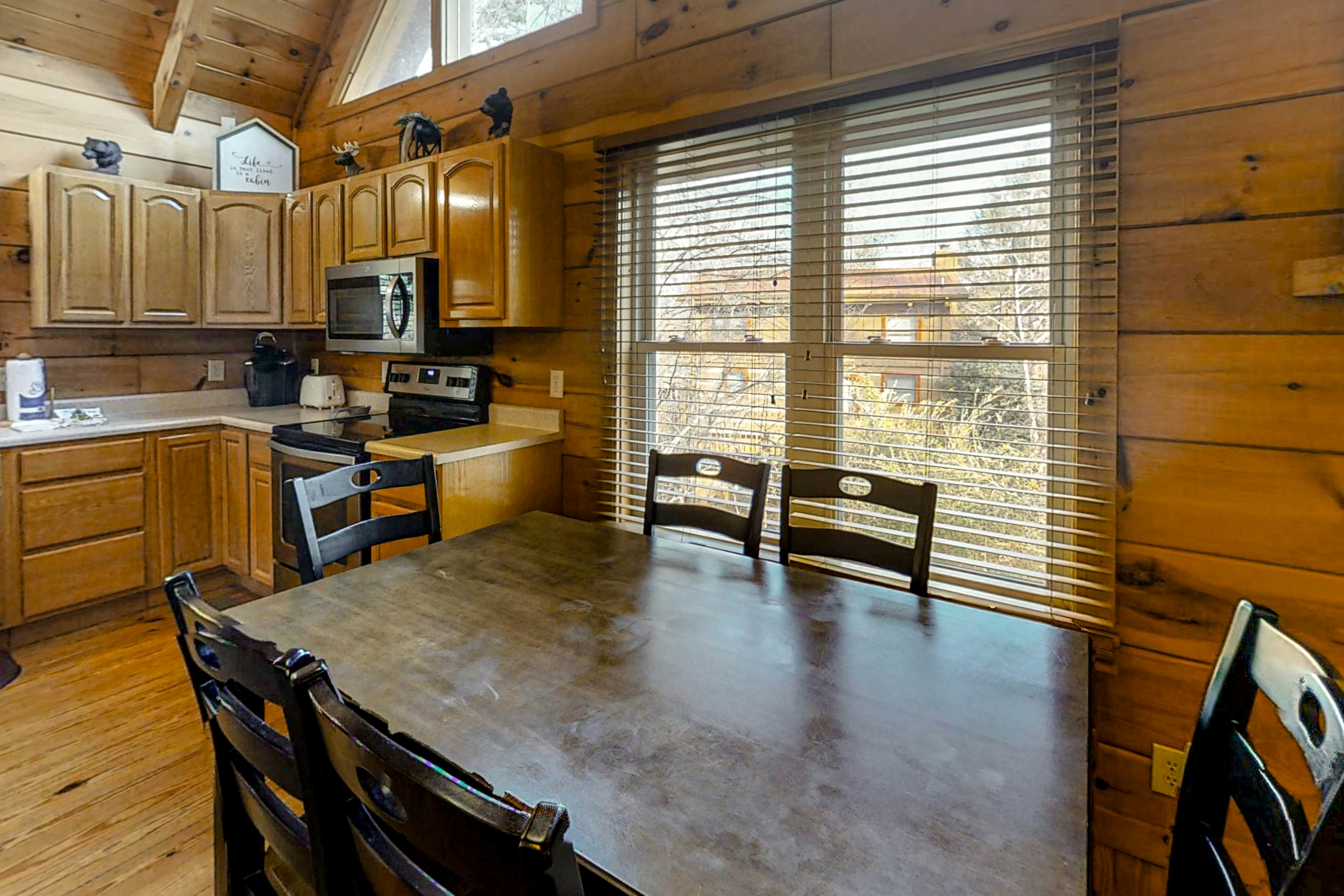 All Suite Cabin Retreat, Sleep 6・Game Room・Hot Tub