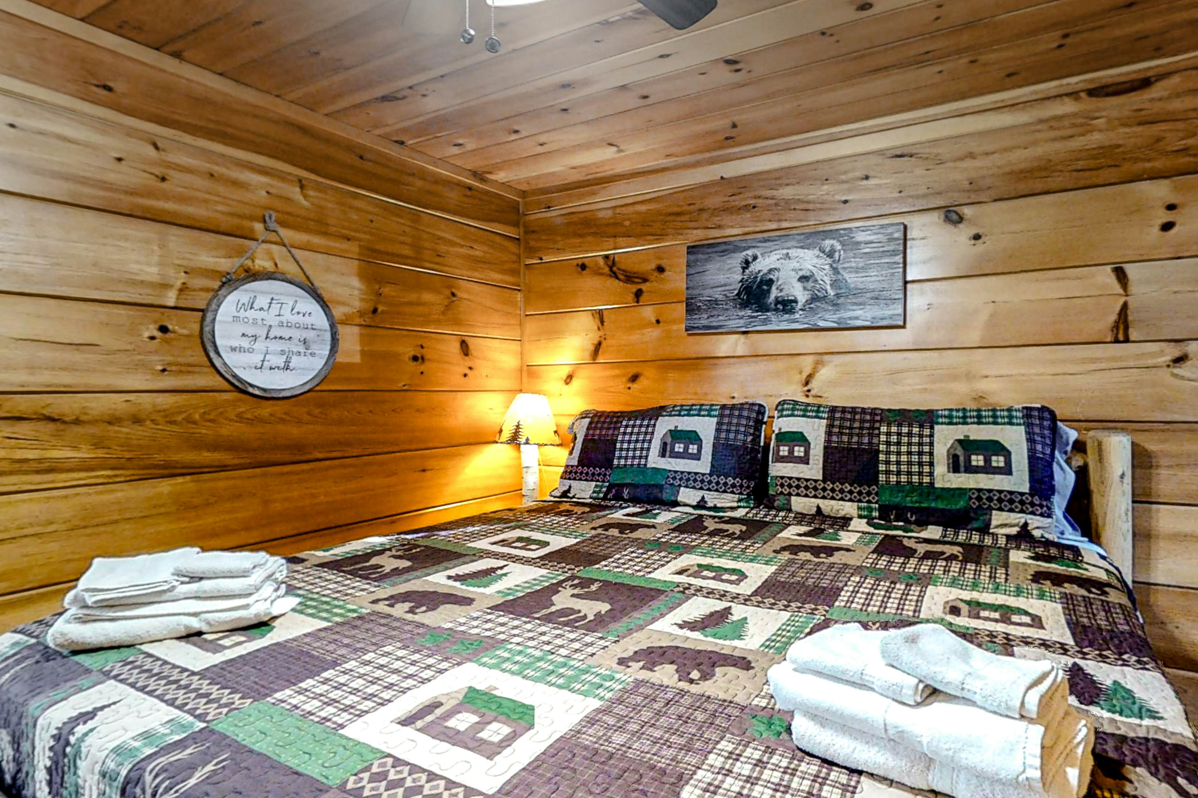 All Suite Cabin Retreat, Sleep 6・Game Room・Hot Tub