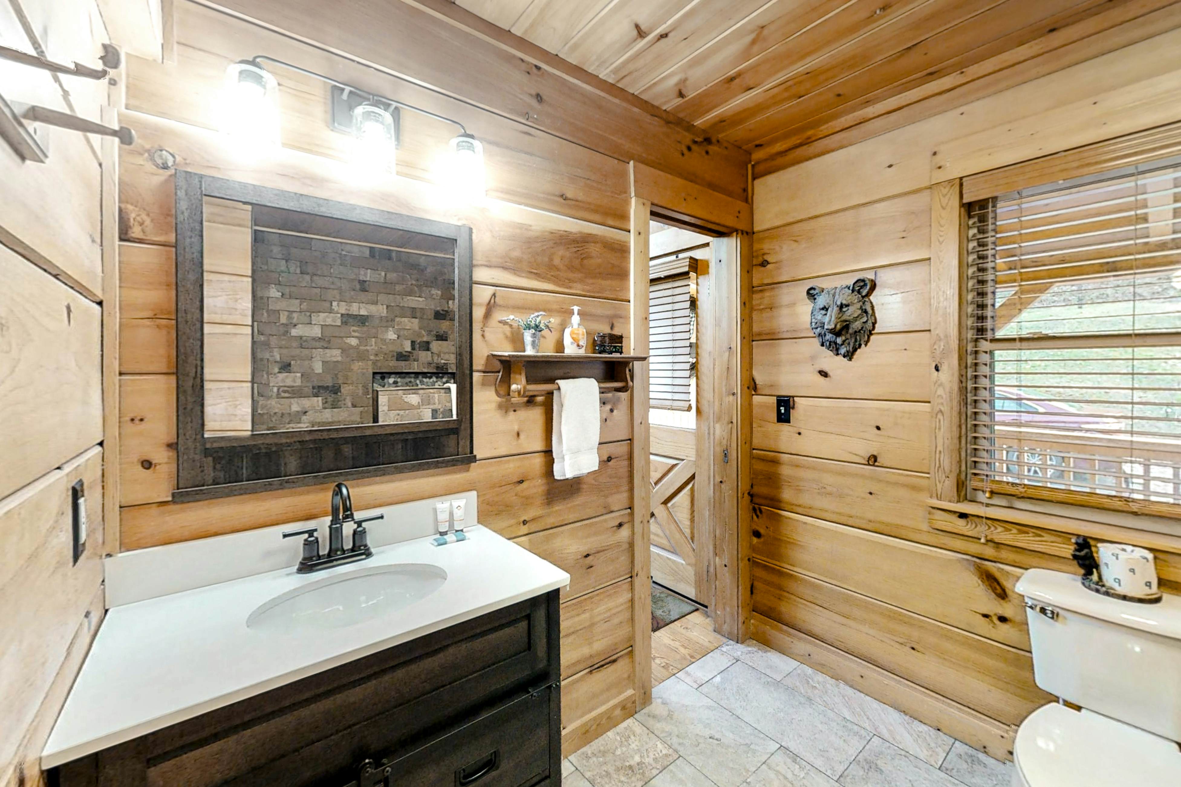 All Suite Cabin Retreat, Sleep 6・Game Room・Hot Tub