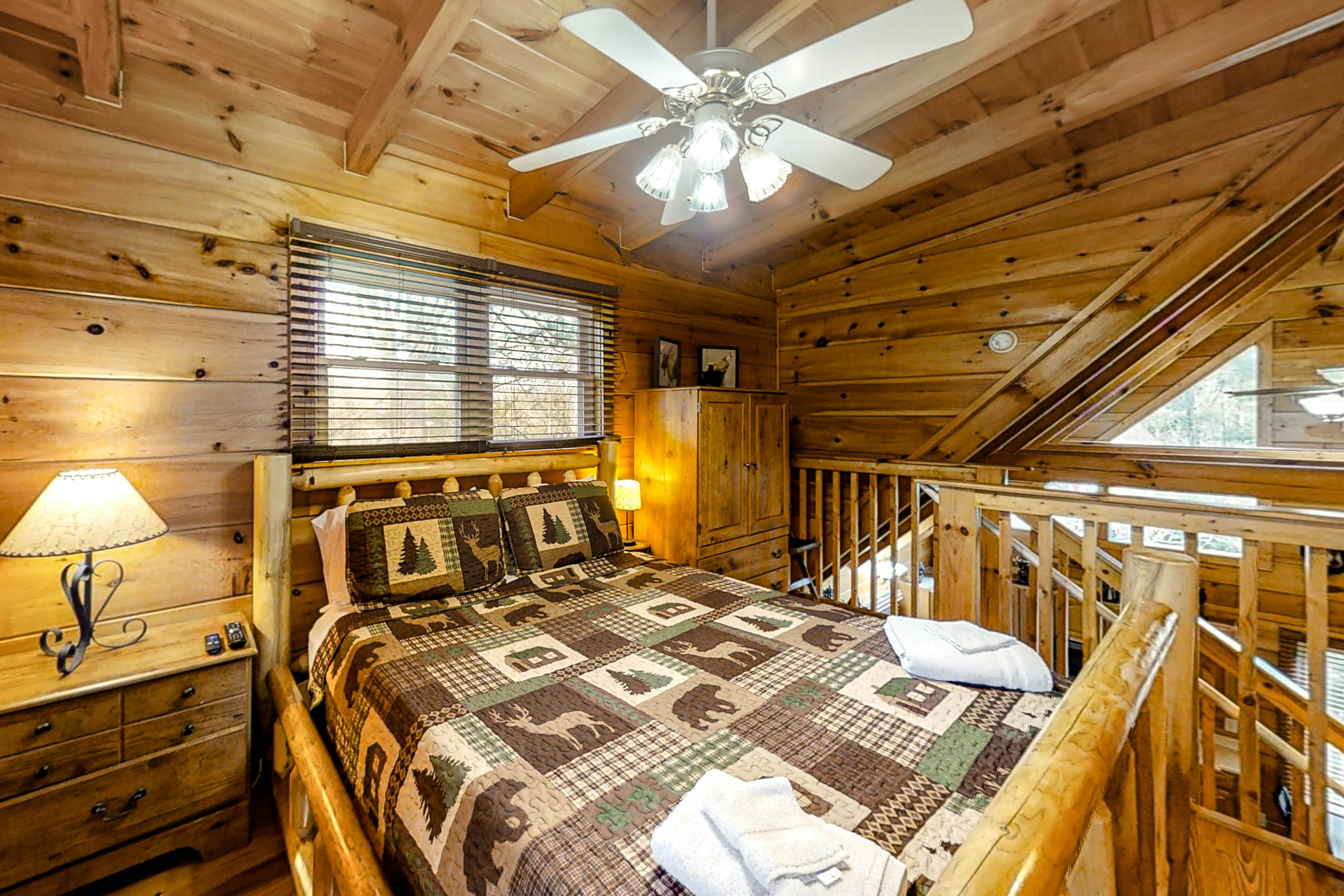 All Suite Cabin Retreat, Sleep 6・Game Room・Hot Tub