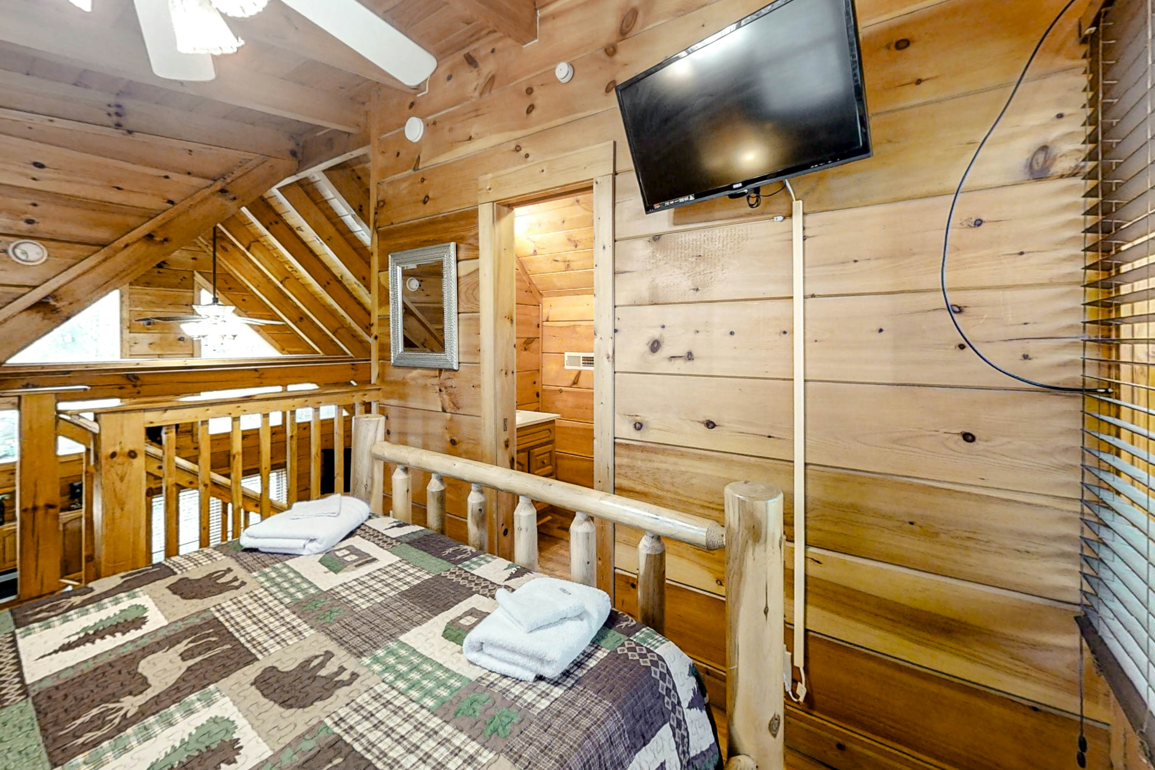 All Suite Cabin Retreat, Sleep 6・Game Room・Hot Tub